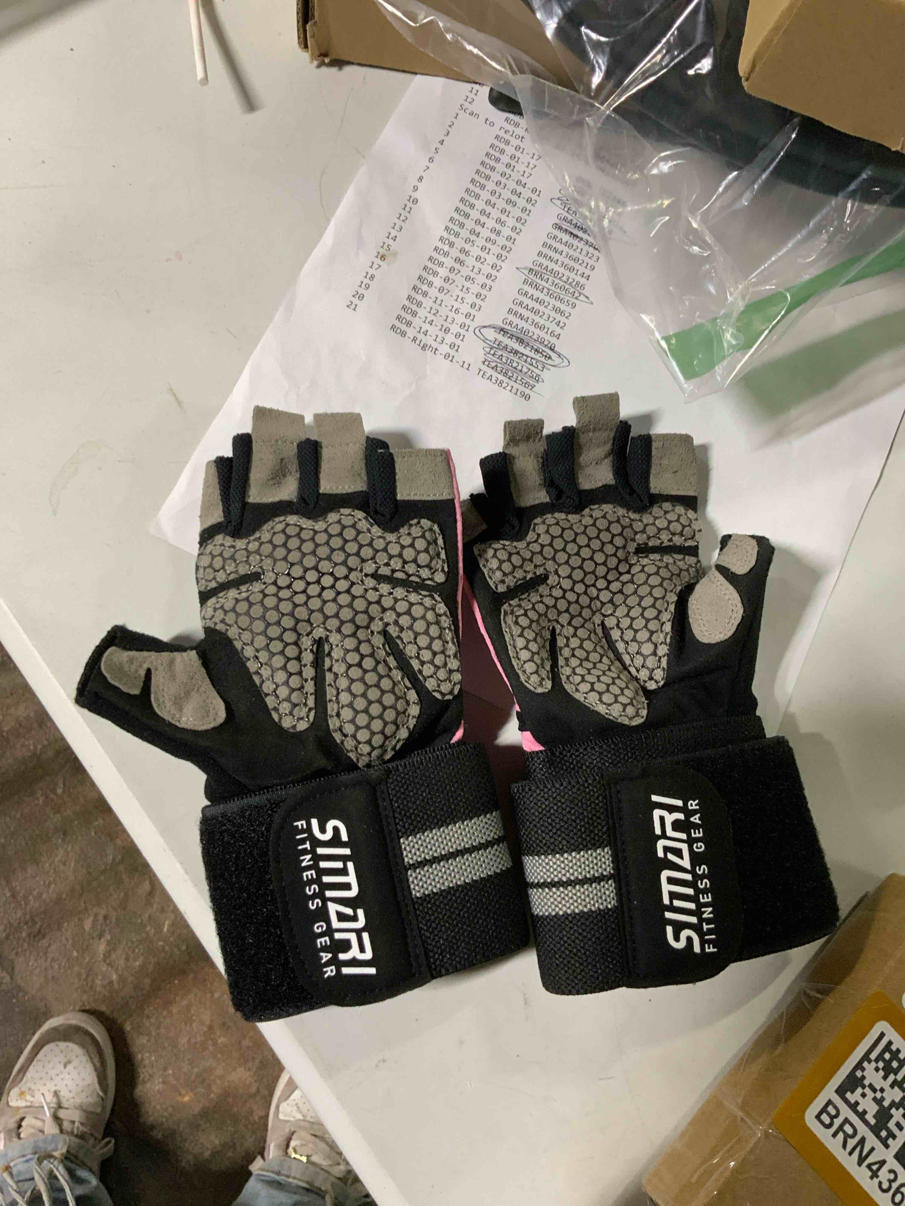Condition photo showing Good Condition for simari workout training gloves with integrated wrist straps