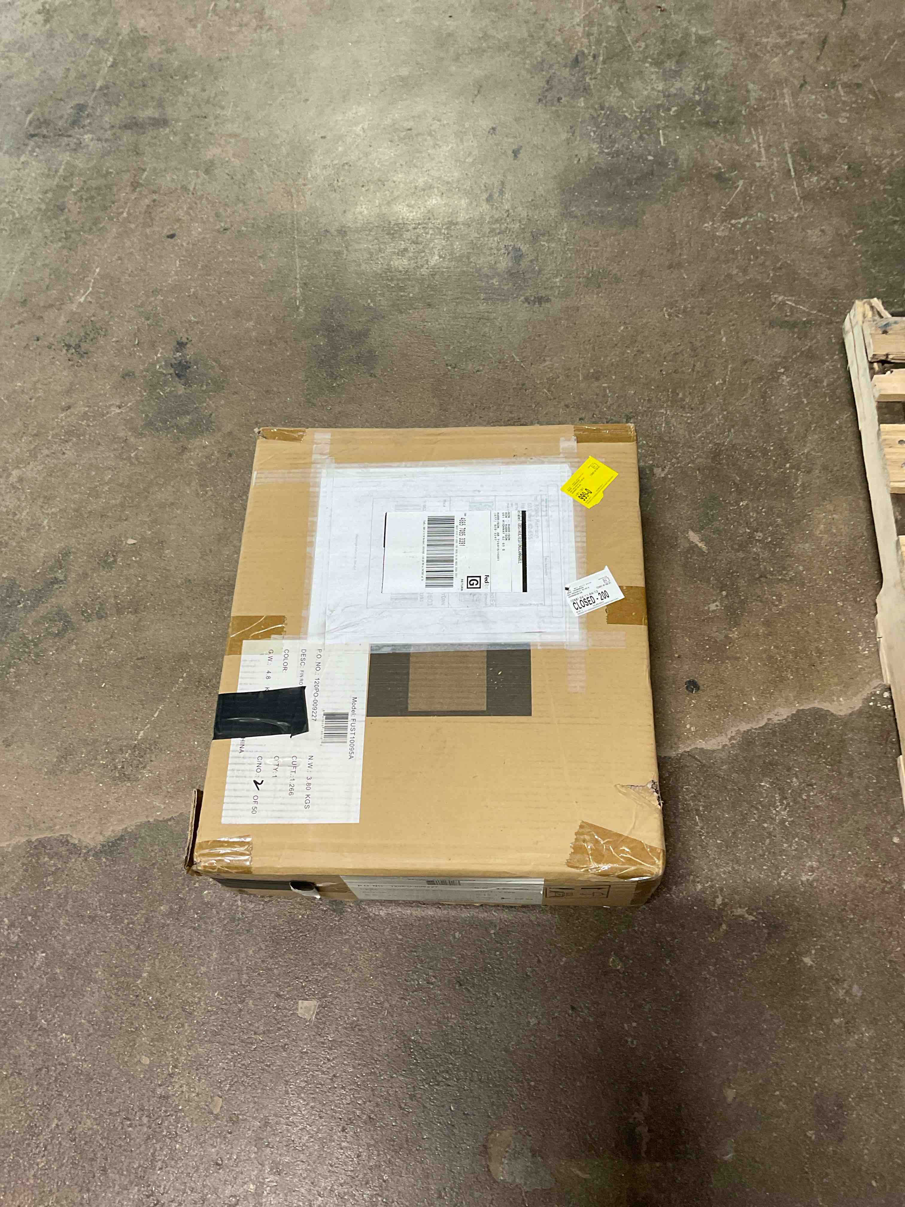 Condition photo showing Good Condition for finch rothko side table
