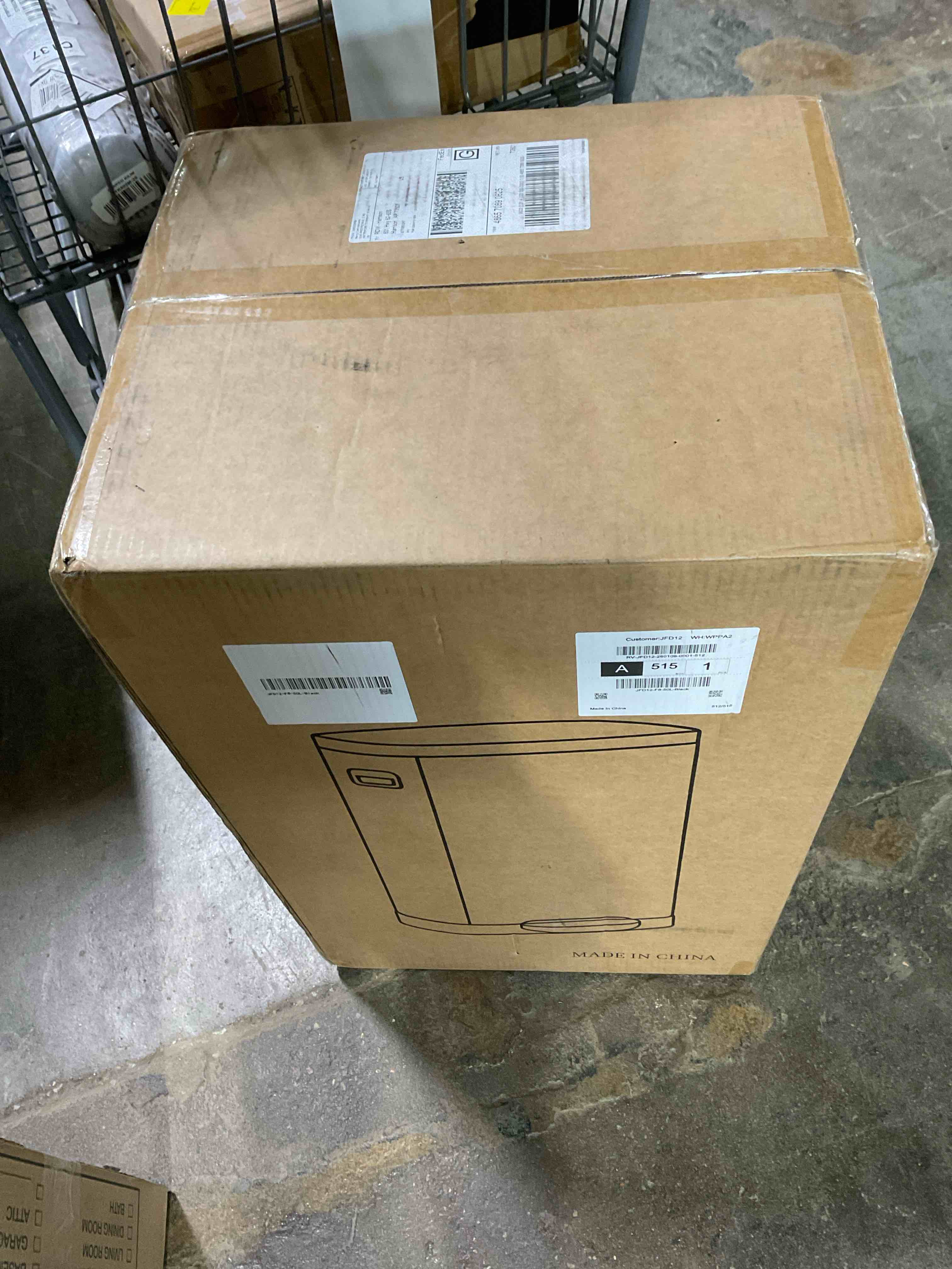 Condition photo showing Good Condition for trash can