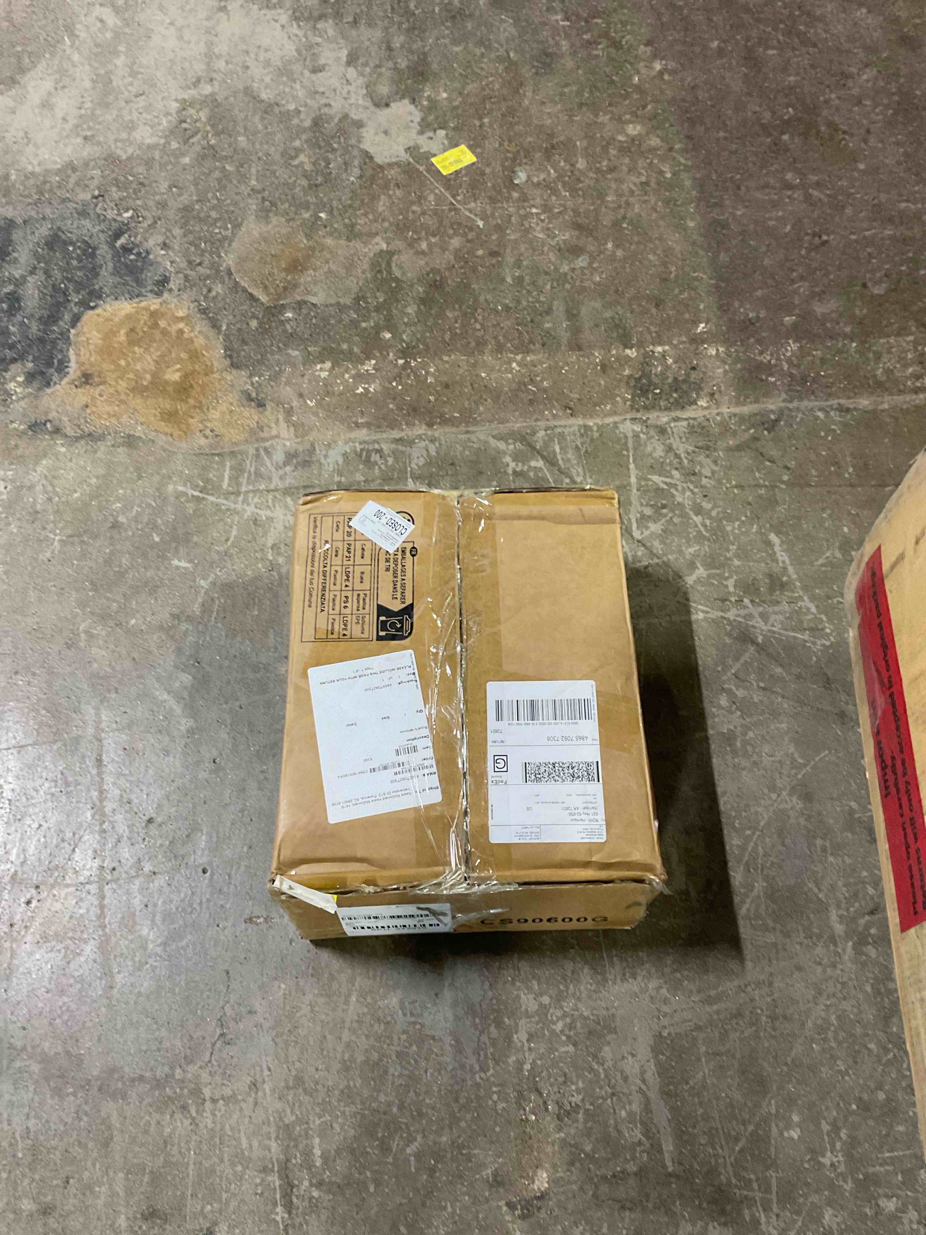 Condition photo showing Good Condition for vasagle 6 tier corner shelf unit