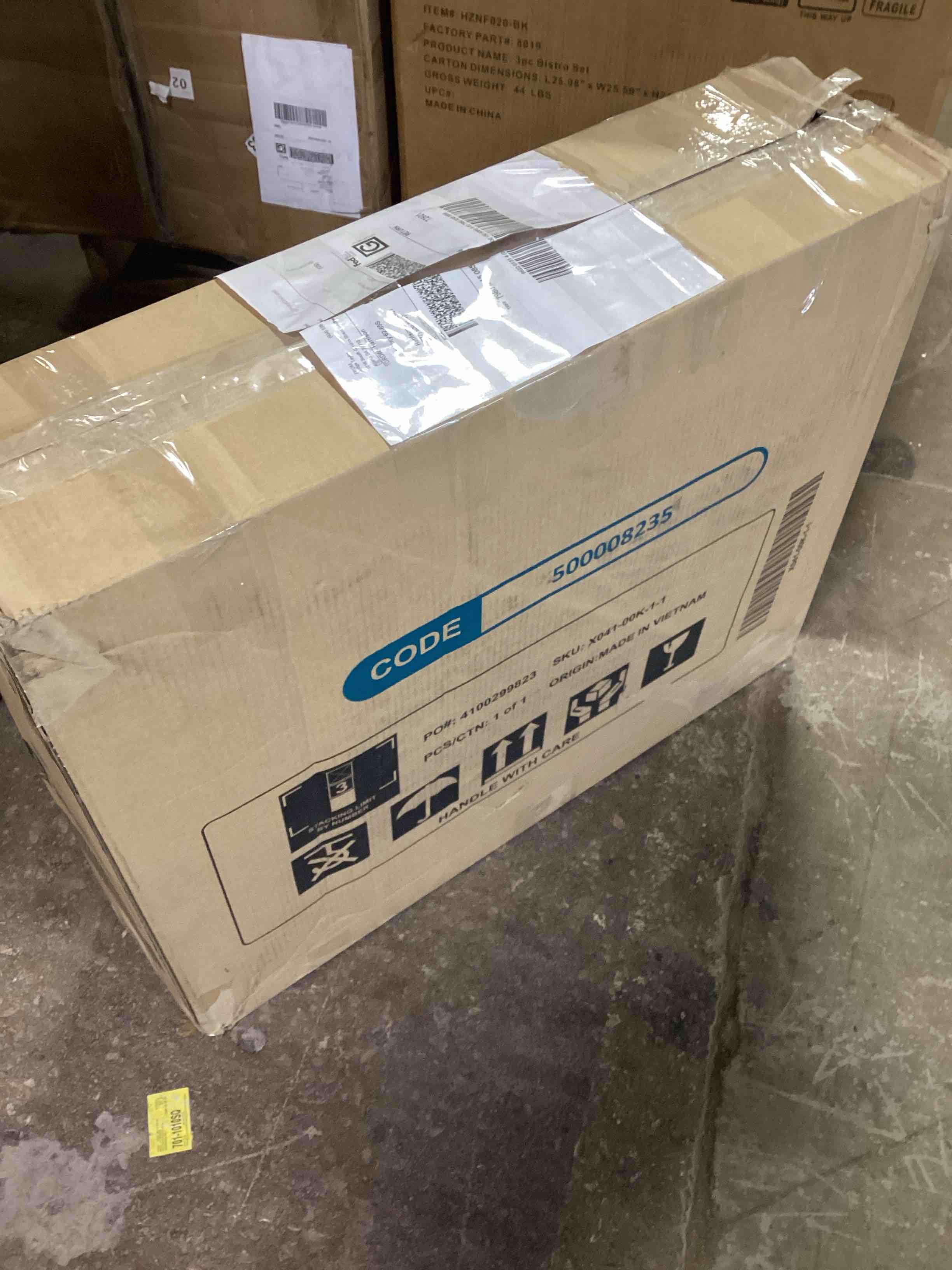 Condition photo showing Good Condition for modern accent chair