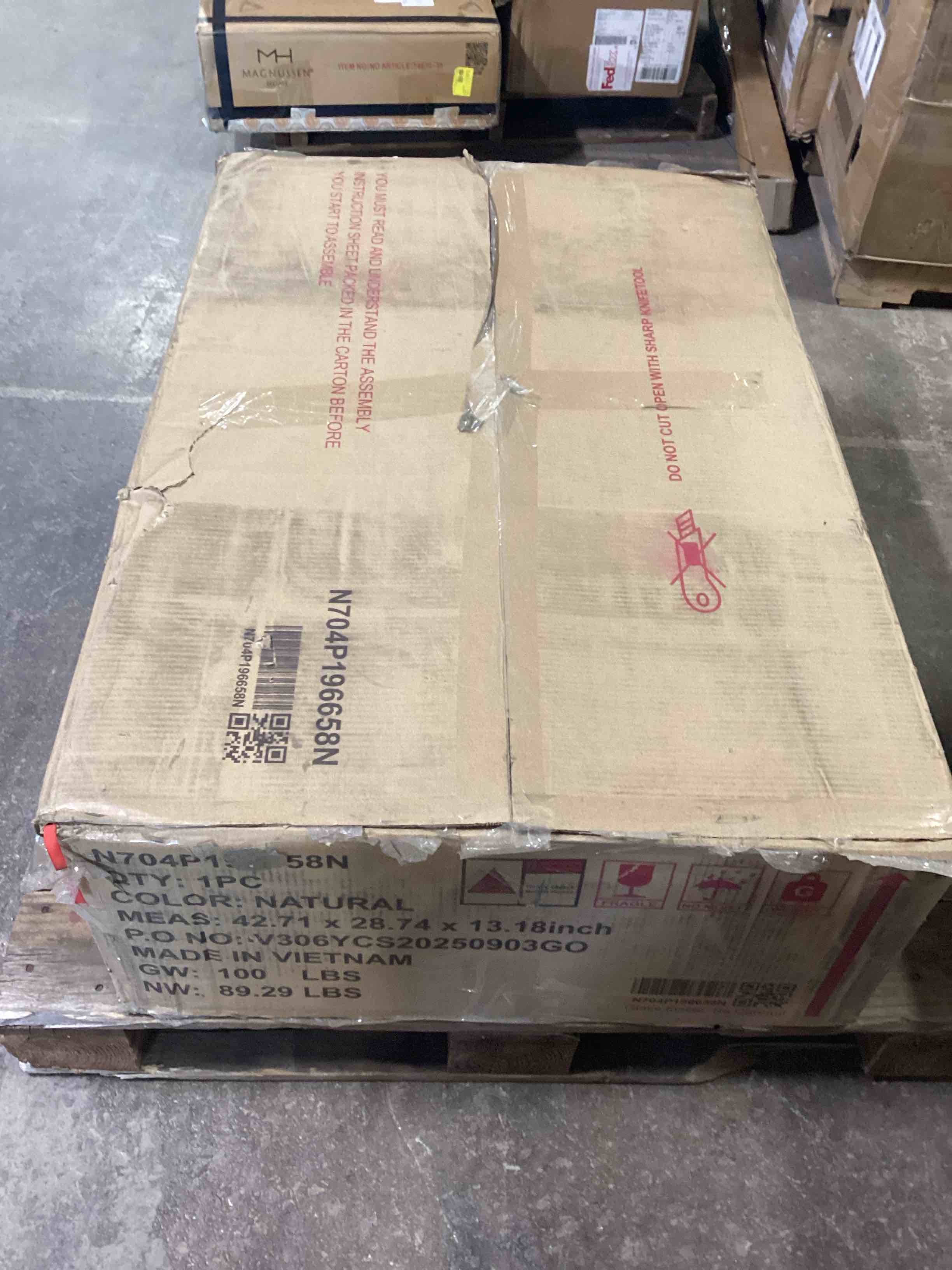 Condition photo showing Good Condition for make-up table