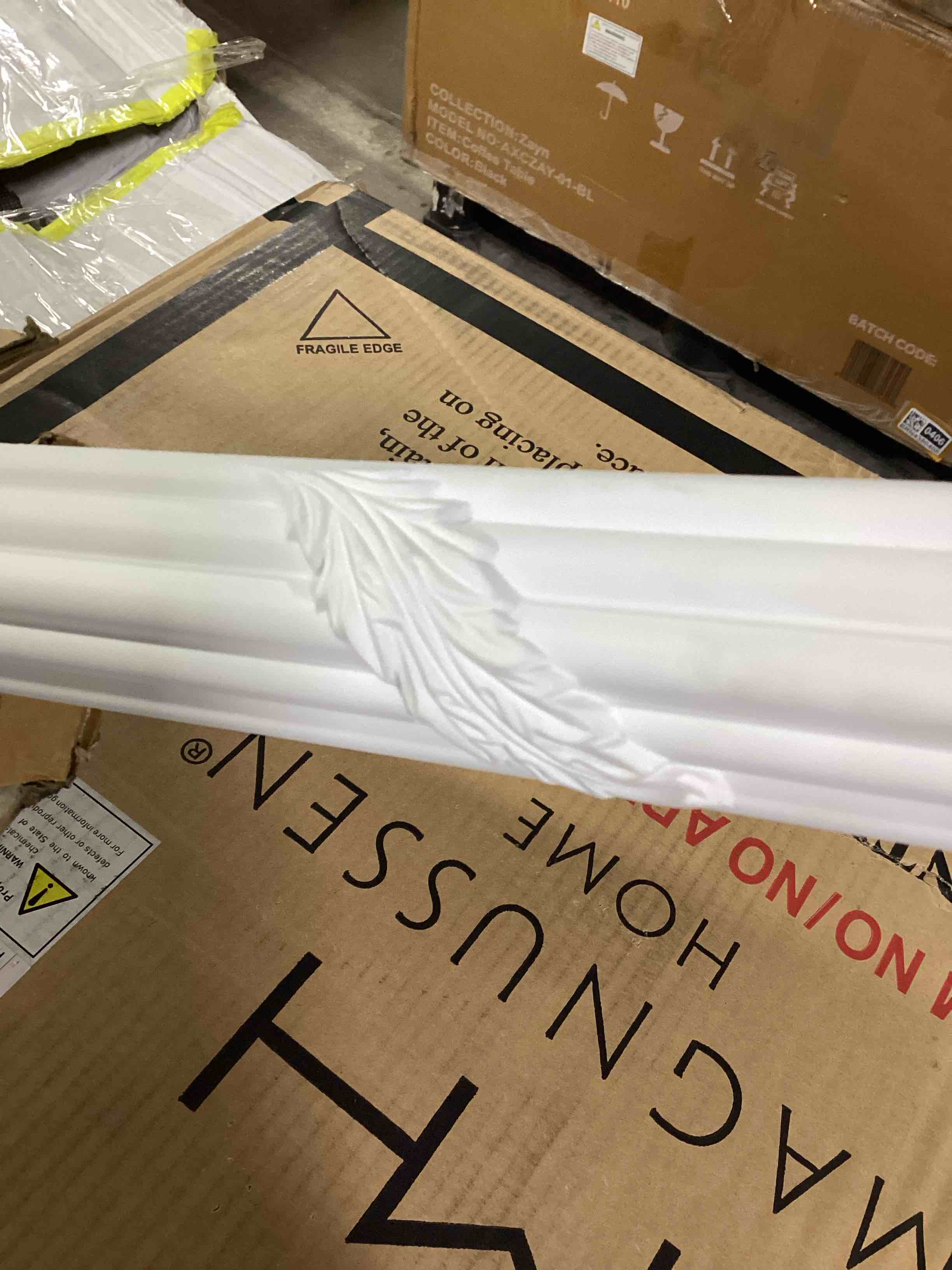 Condition photo showing Good Condition for decorative polyurethane crown molding