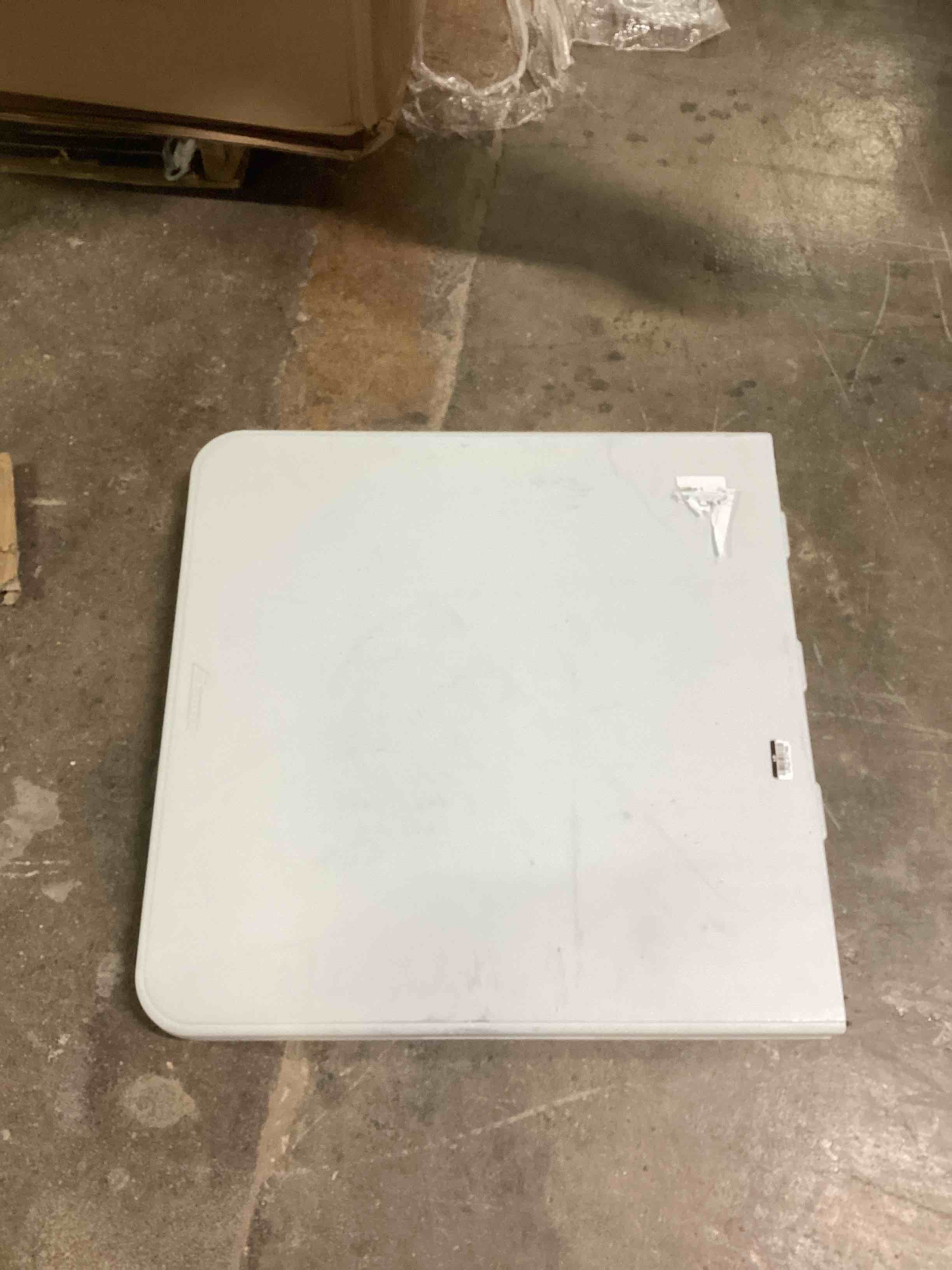 folding table