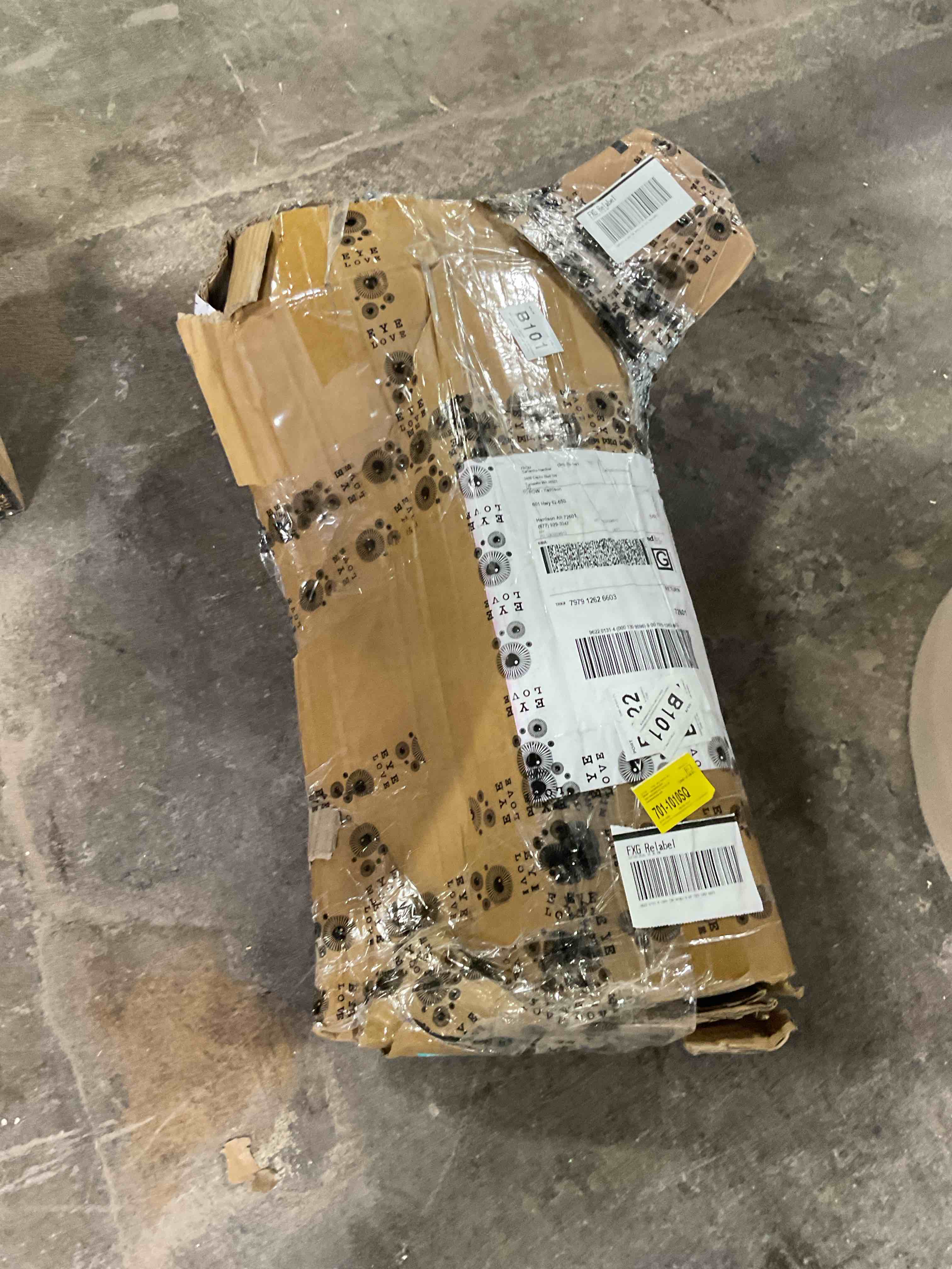 Condition photo showing Good Condition for Orey Dining Table 1