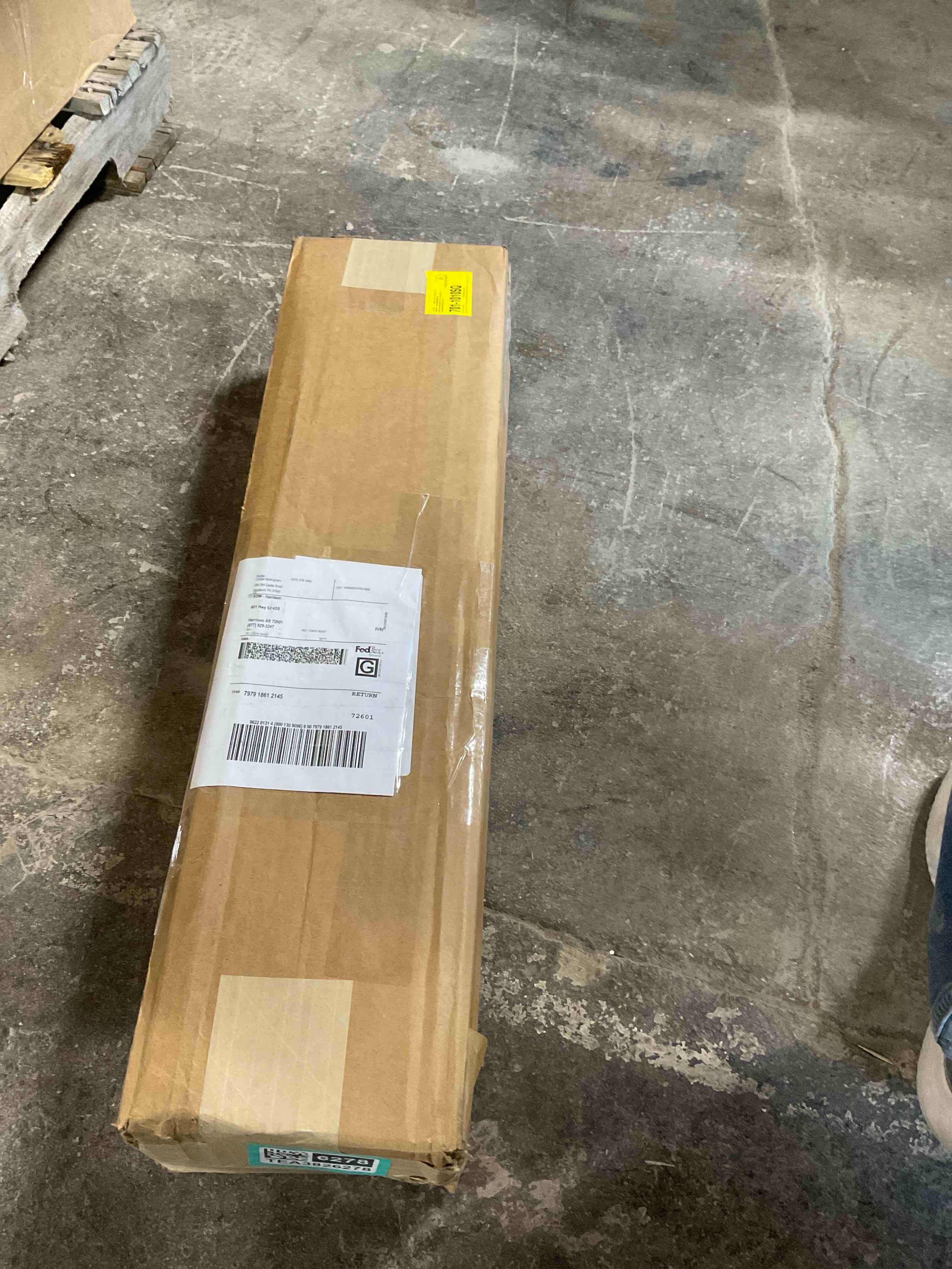 Condition photo showing Good Condition for Luxembourg 20” L x 27" W Peel and Stick Wallpaper Roll