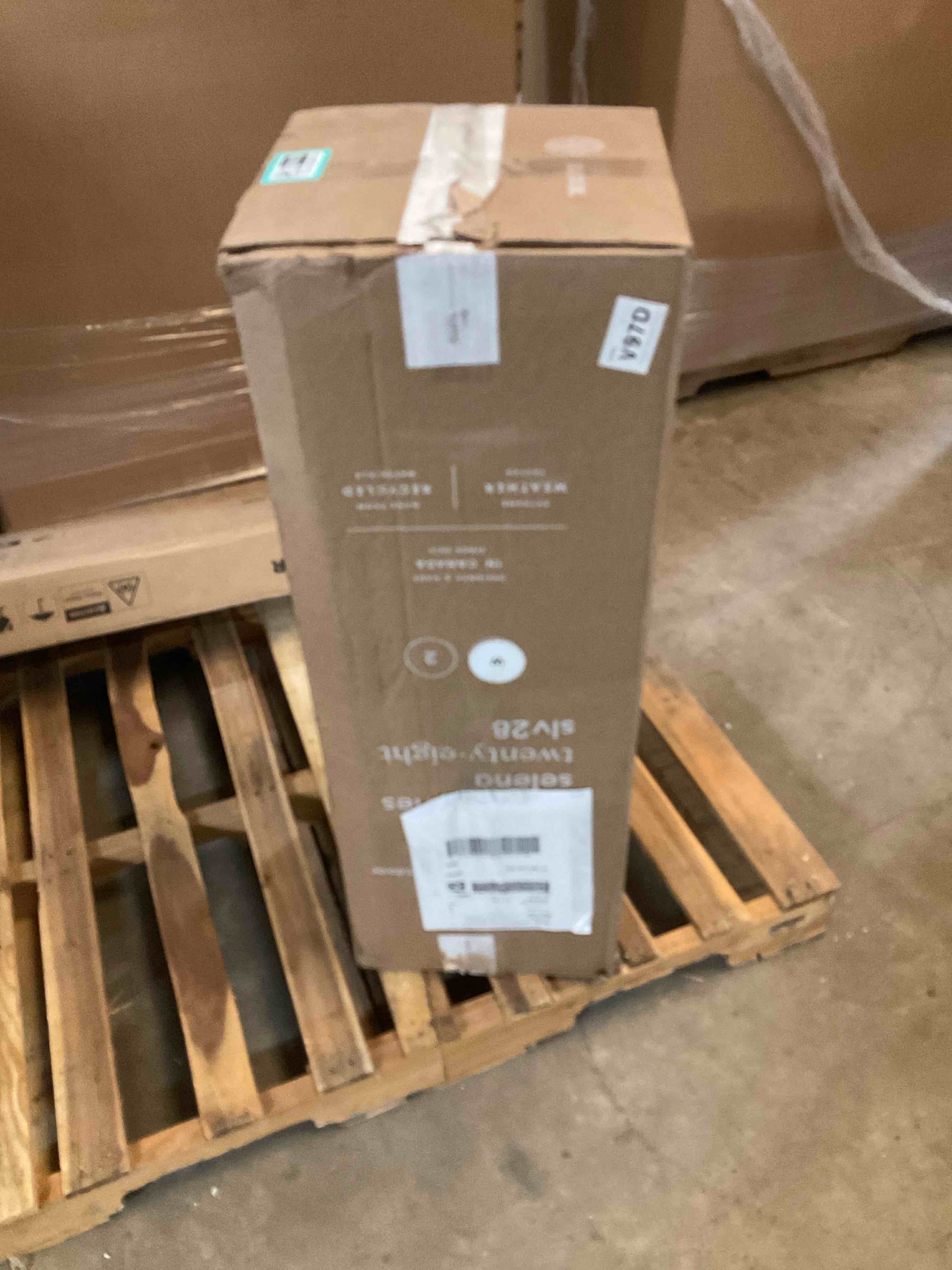 Condition photo showing Good Condition for Mason Series Selena Planter ivory color