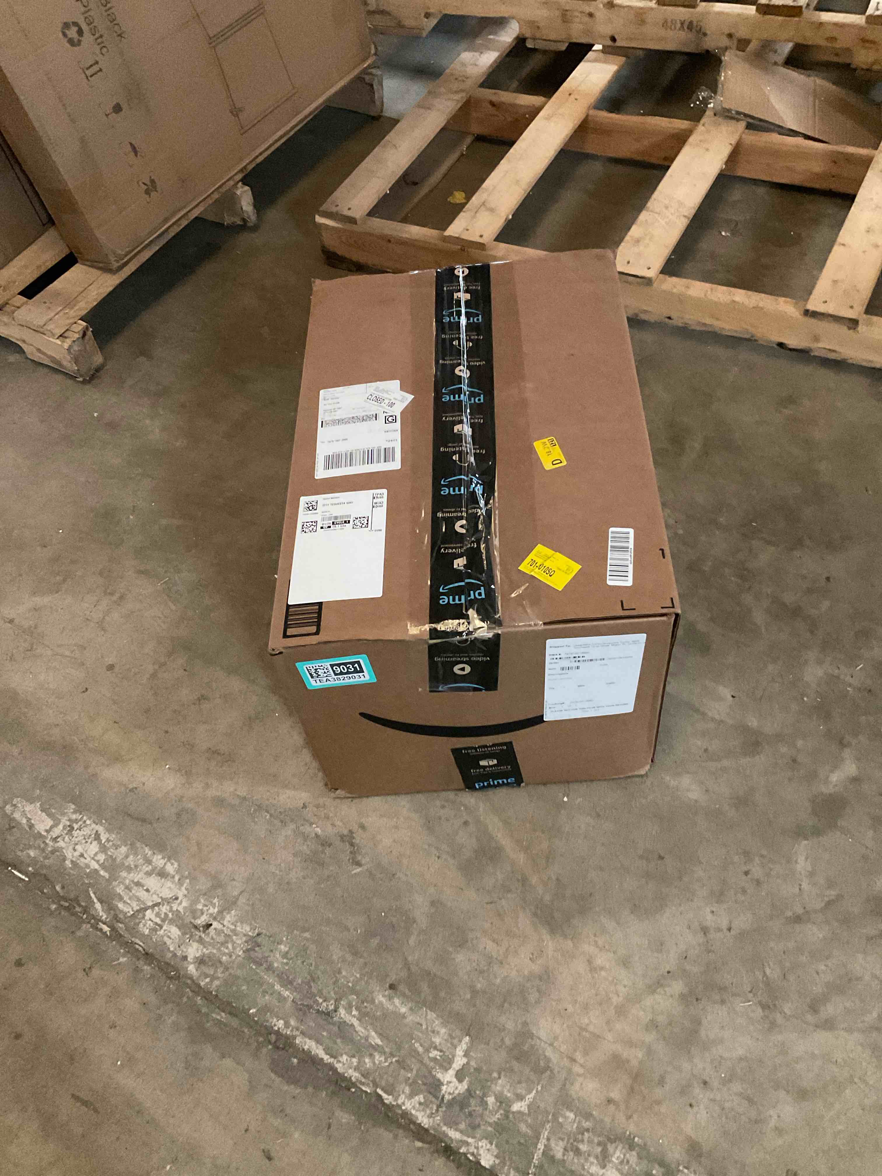 Condition photo showing Good Condition for Matthew Hand-Tufted Light Blue Area Rug