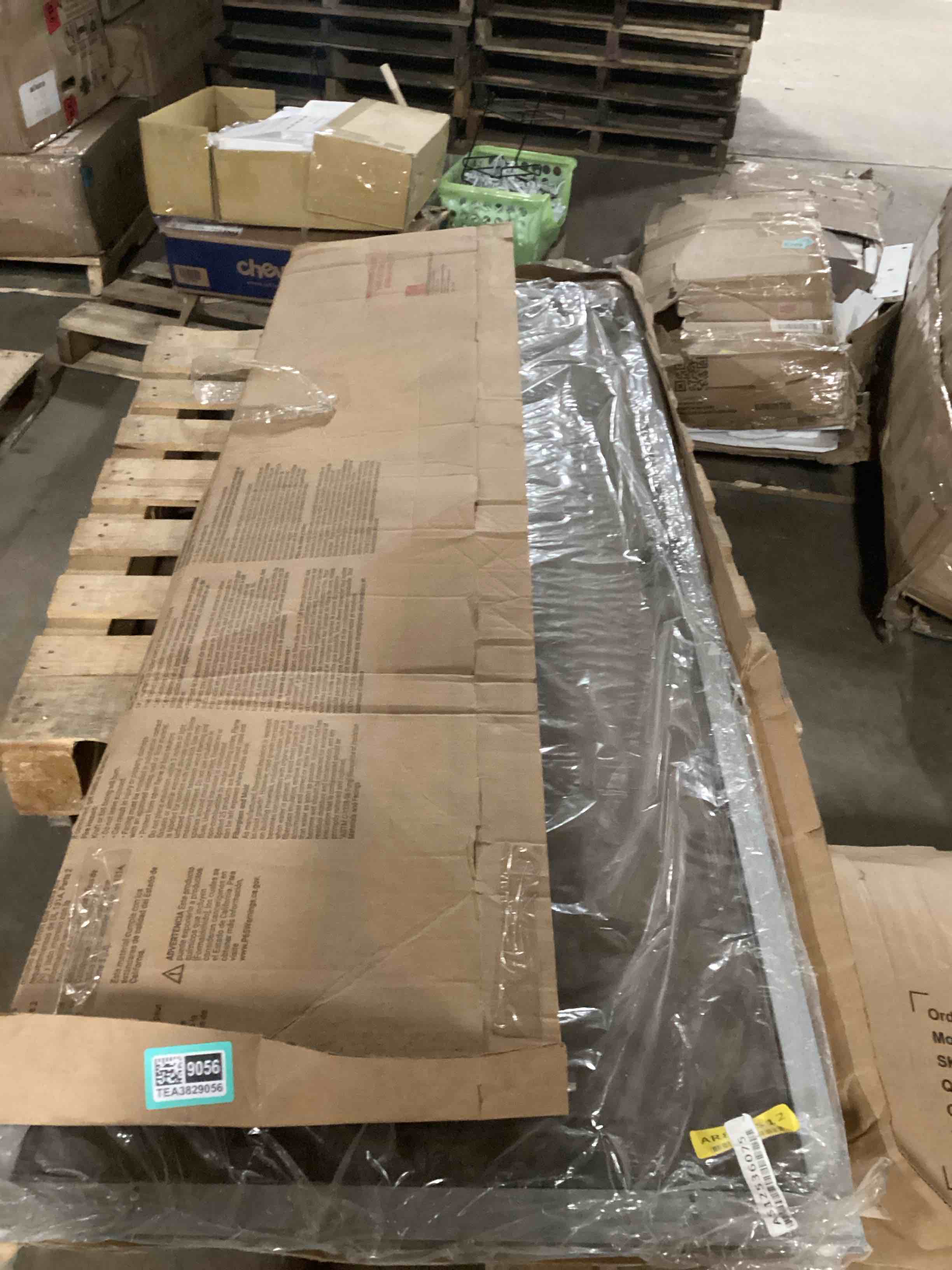 Condition photo showing Good Condition for 30” Door Screen Grey