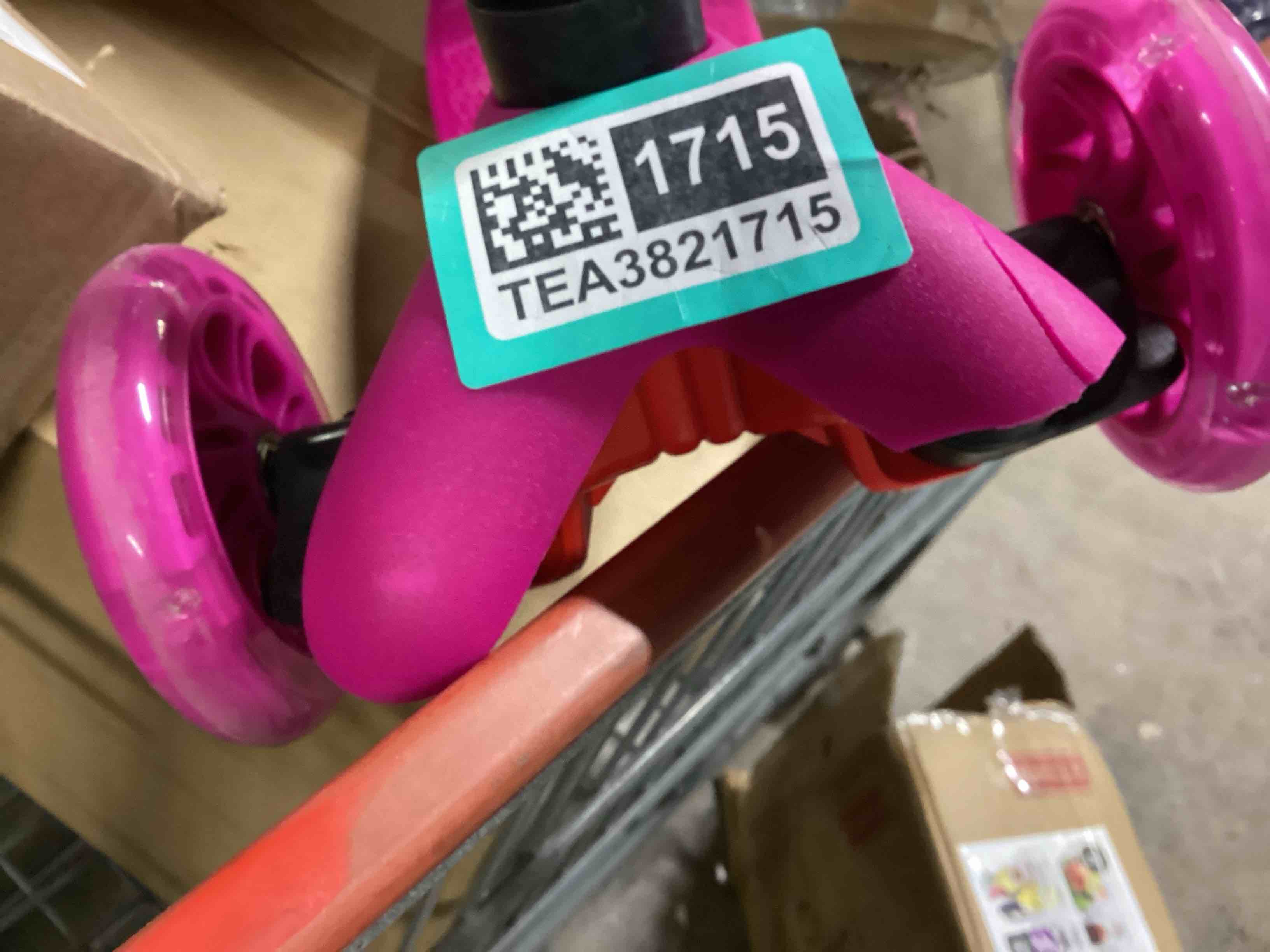 Condition photo showing Good Condition for (damage pictured)pink scooter 