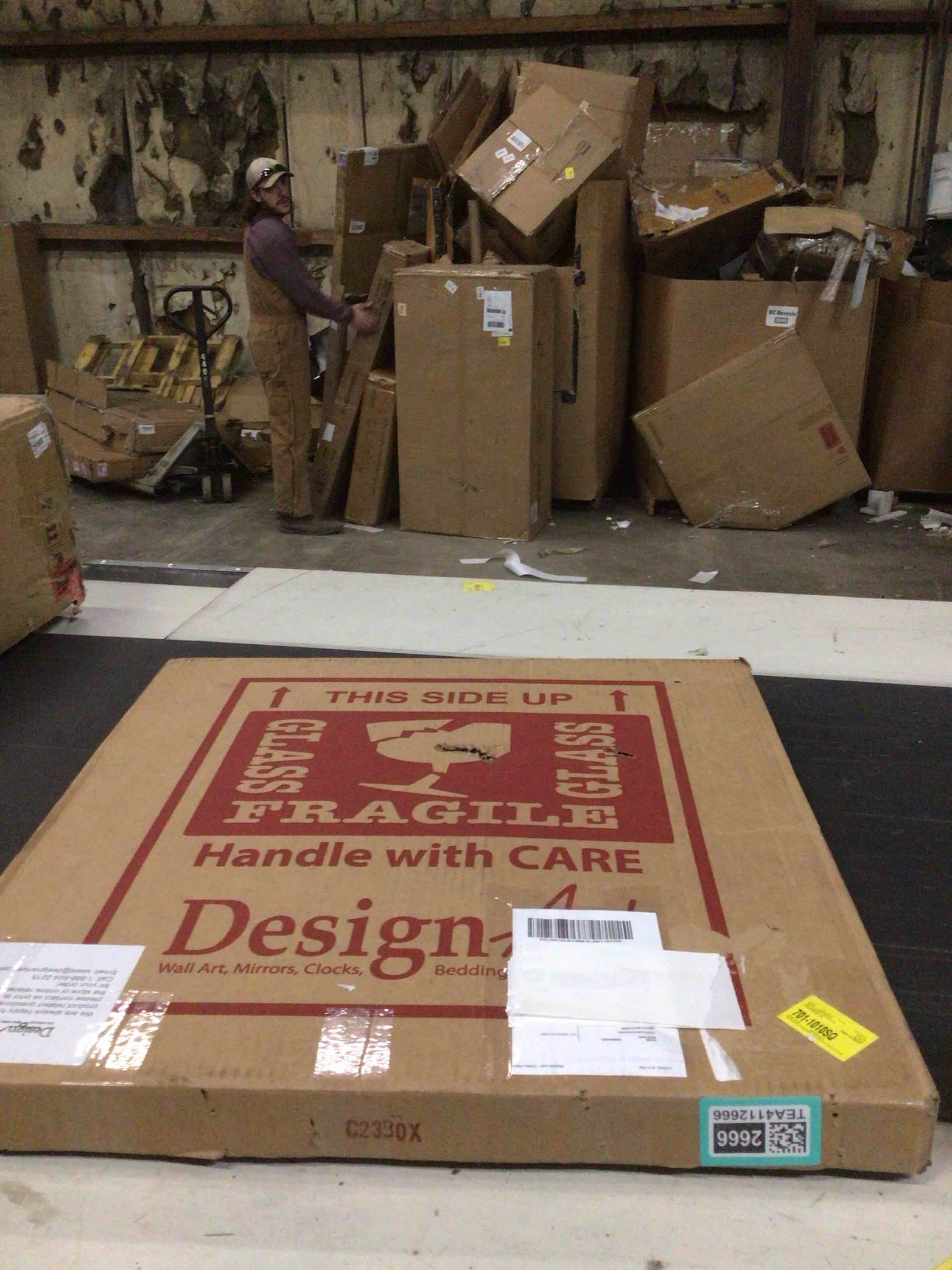 Condition photo showing Good Condition for Symmetrical Fractal Flower - Modern wall clock