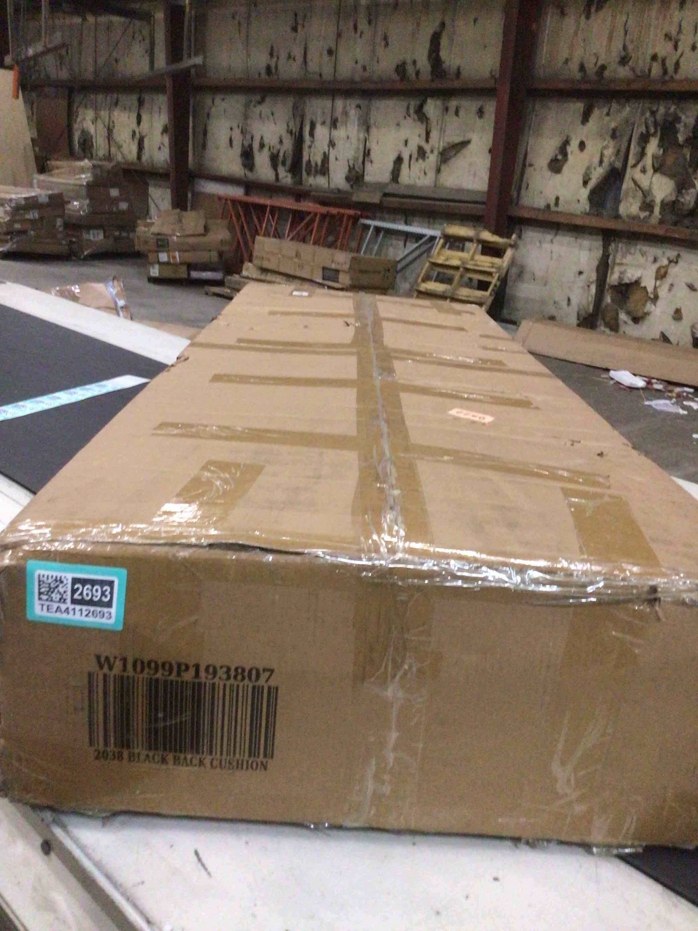 Condition photo showing Good Condition for Clifford 87'' Velvet Square Arm Sofa