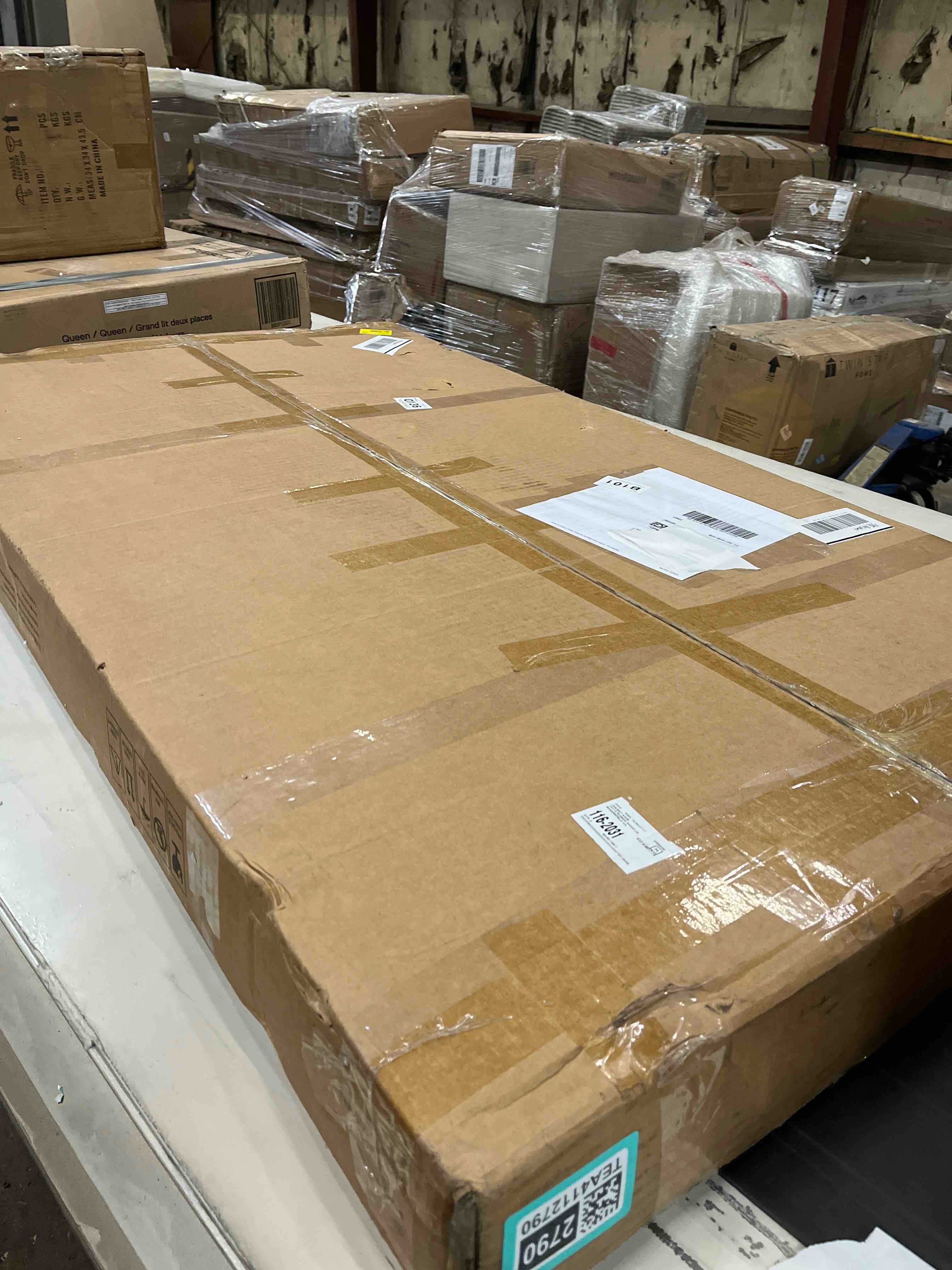 Condition photo showing Good Condition for 51" Luxurious Oval Coffee Table with Gold Base and Sintered Stone Top