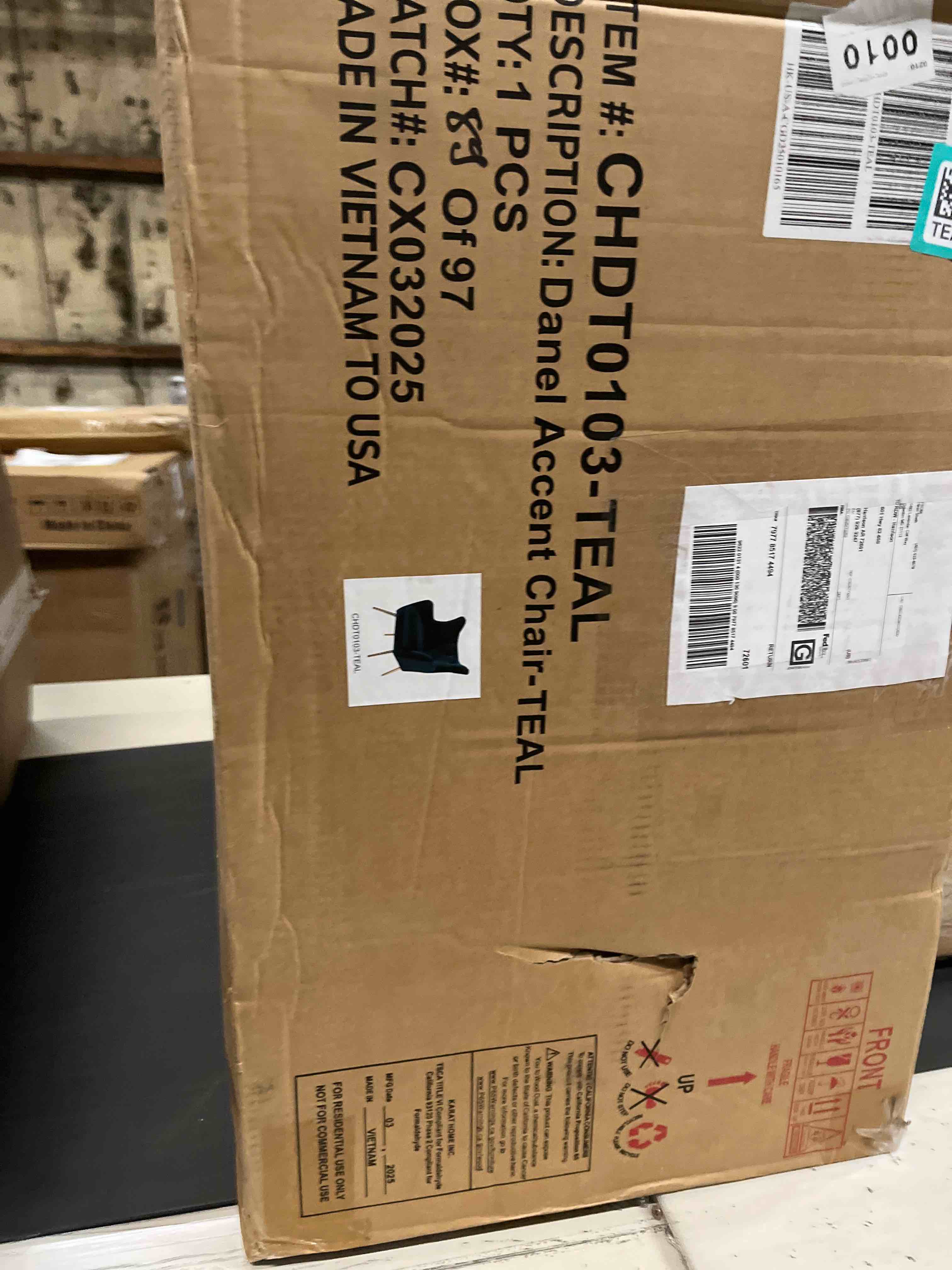 Condition photo showing Good Condition for Avianna 29.25" Wide Tufted Velvet Wingback Chair