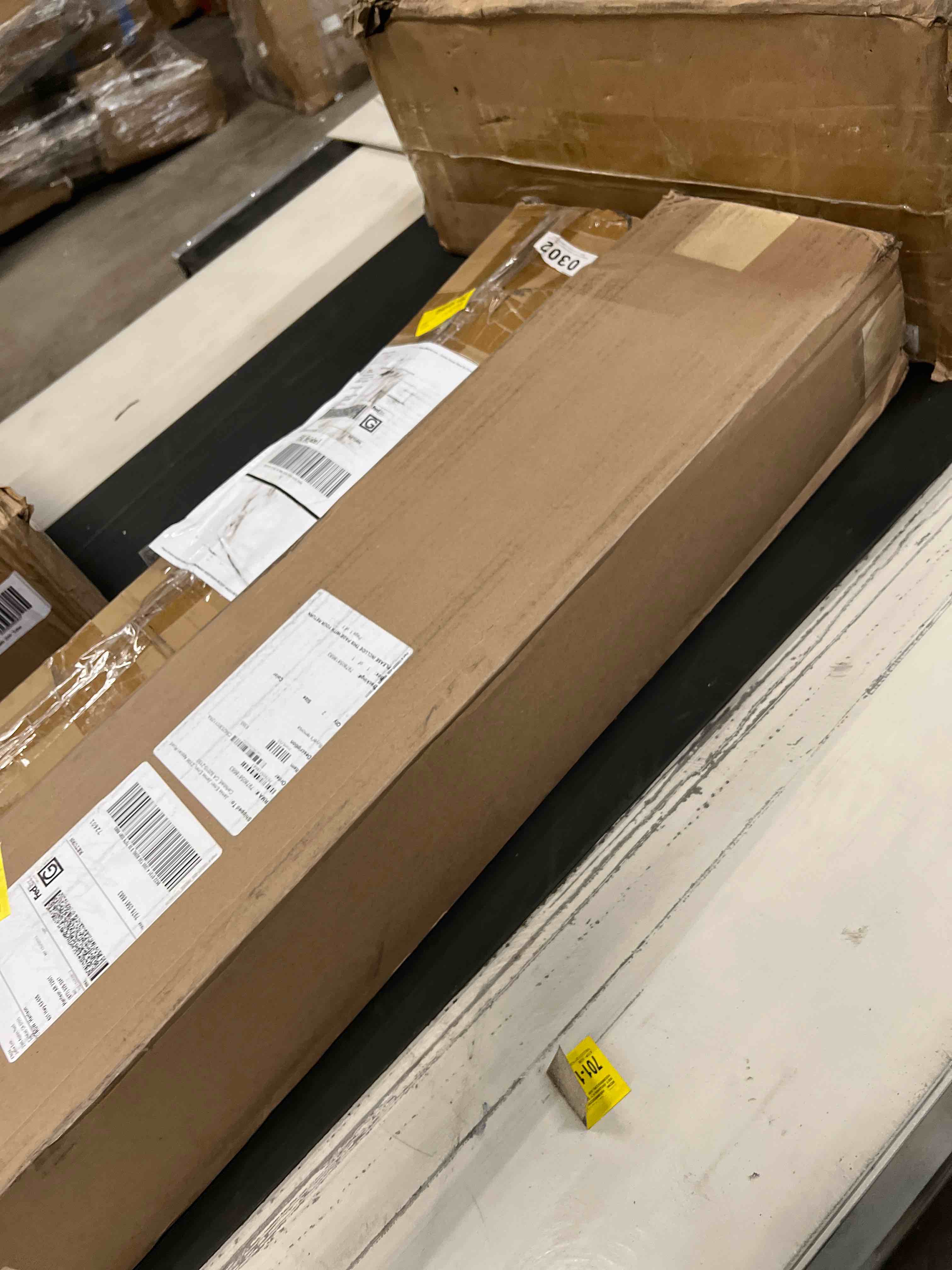 Condition photo showing Good Condition for Eugenia Grasscloth 36' x 24" Wallpaper Roll