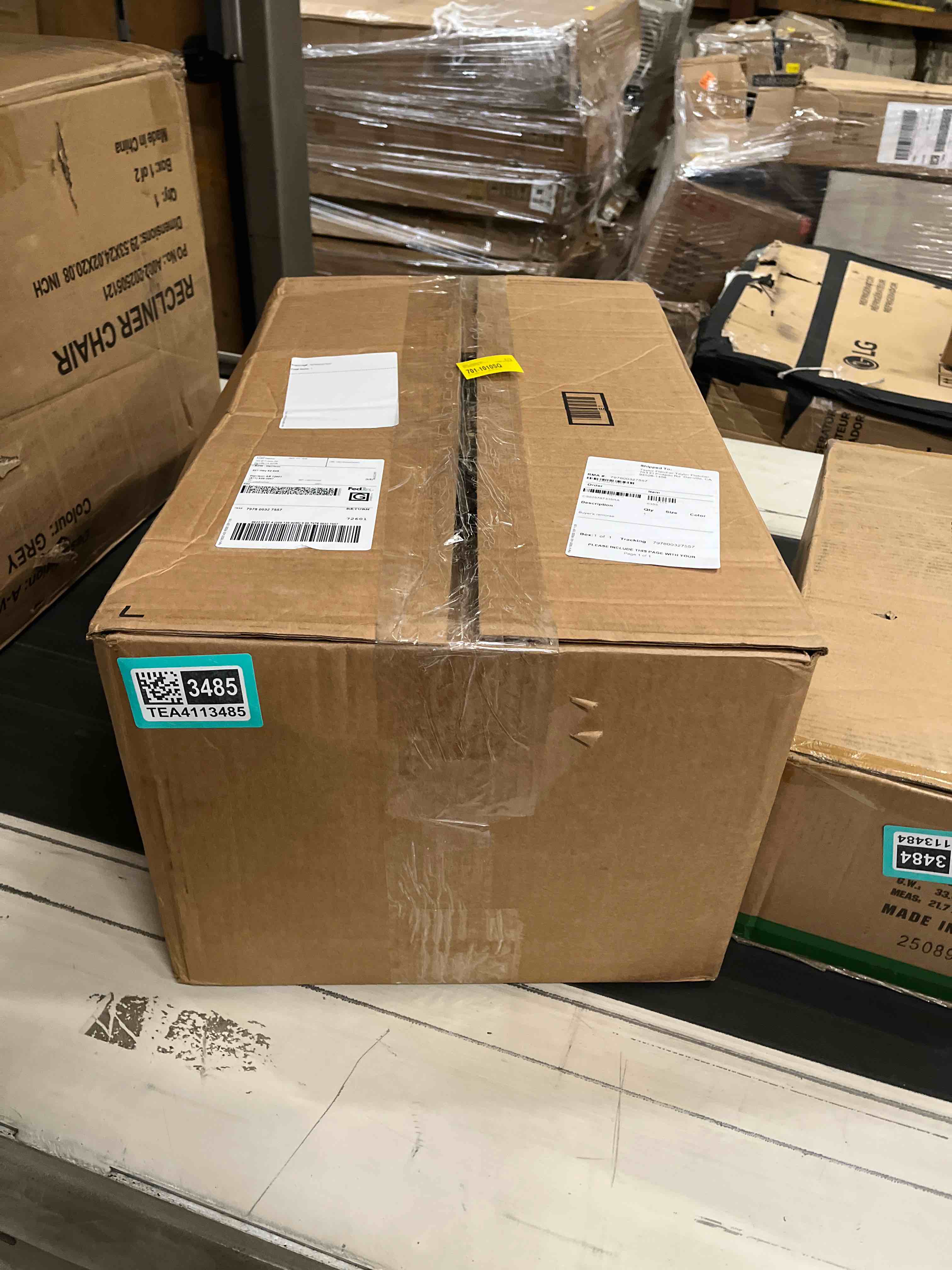 Condition photo showing As Is for Houndstooth Lounge Dog Bed