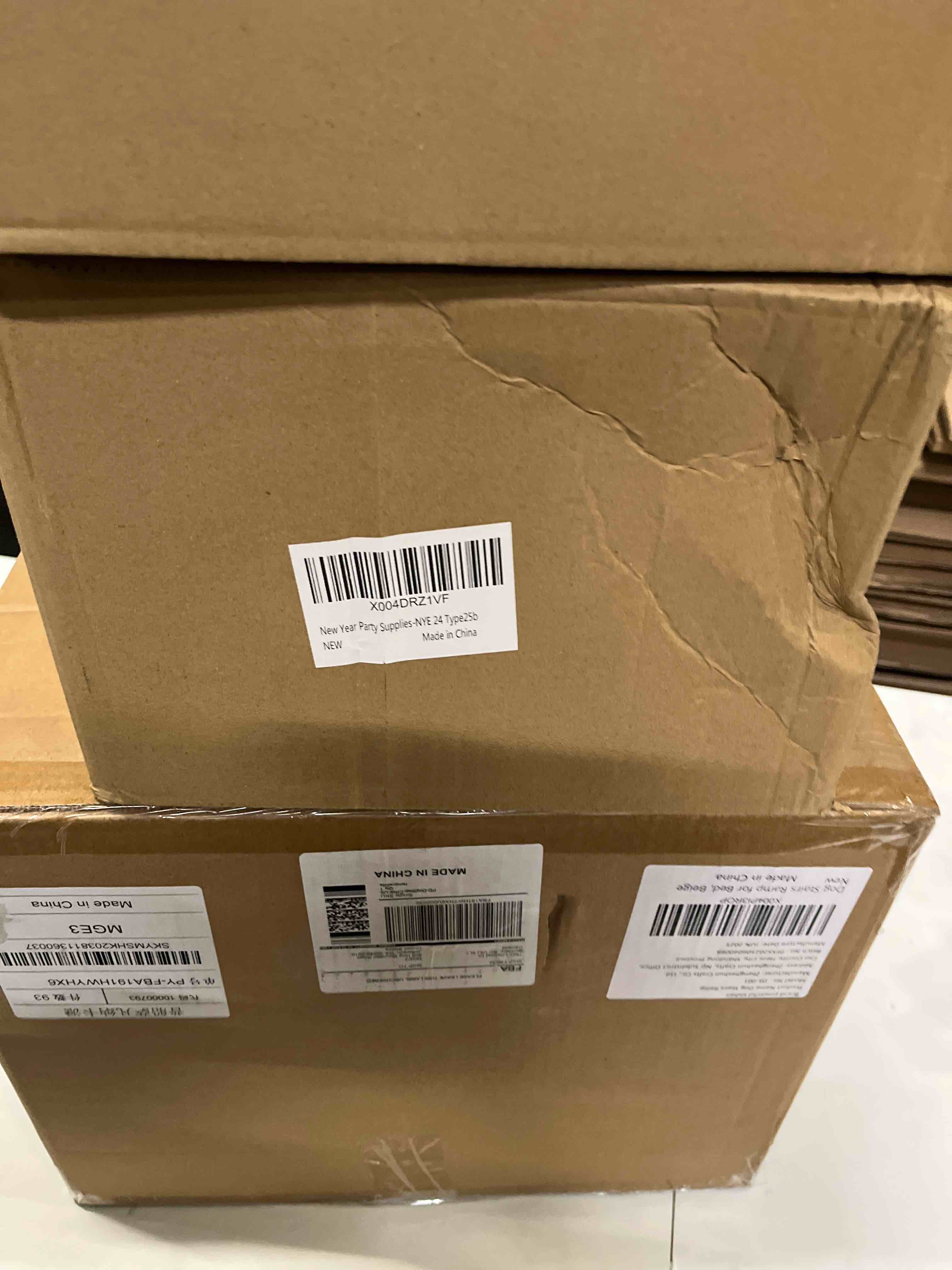Condition photo showing Good Condition for new years eve party supplies 2026 for 24 guests, happy new years decorations party favors includes top hats, tiaras, glasses accessories for adults kids nye decorations 2026