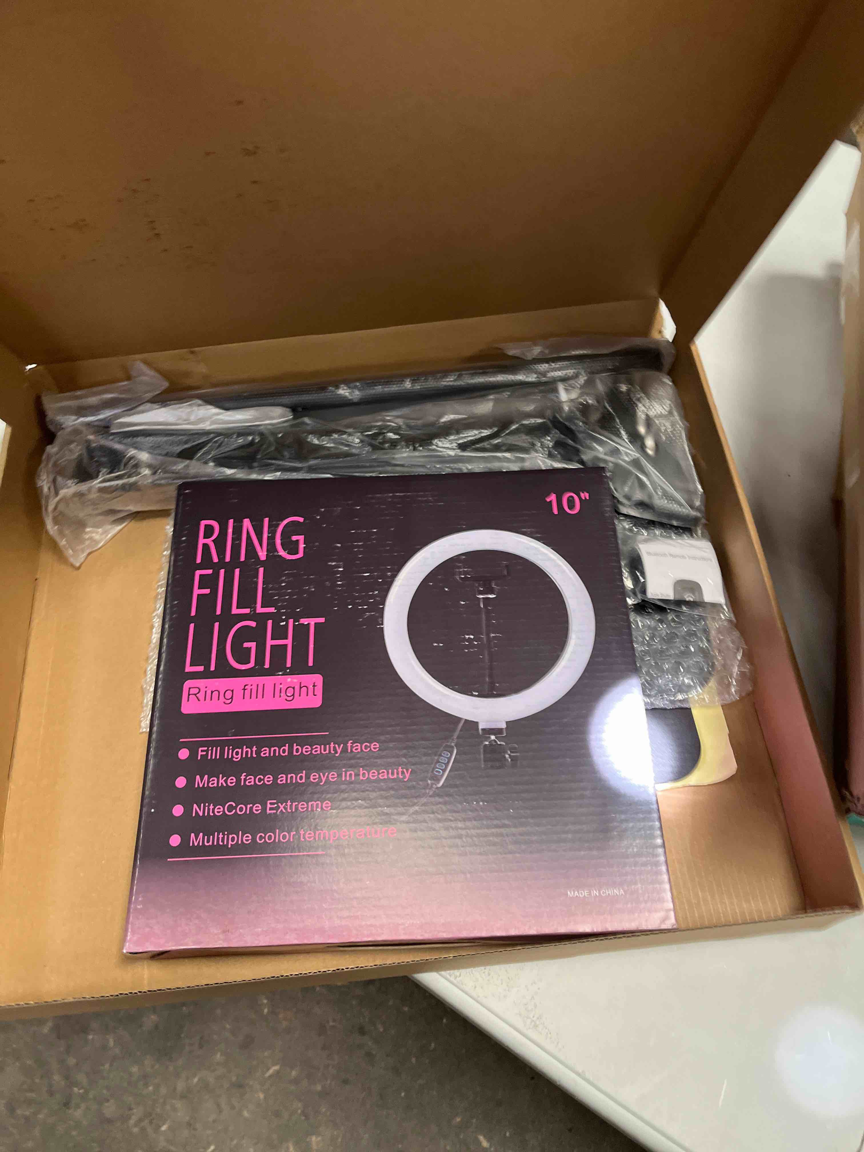 Condition photo showing Good Condition for 10” ring fill light