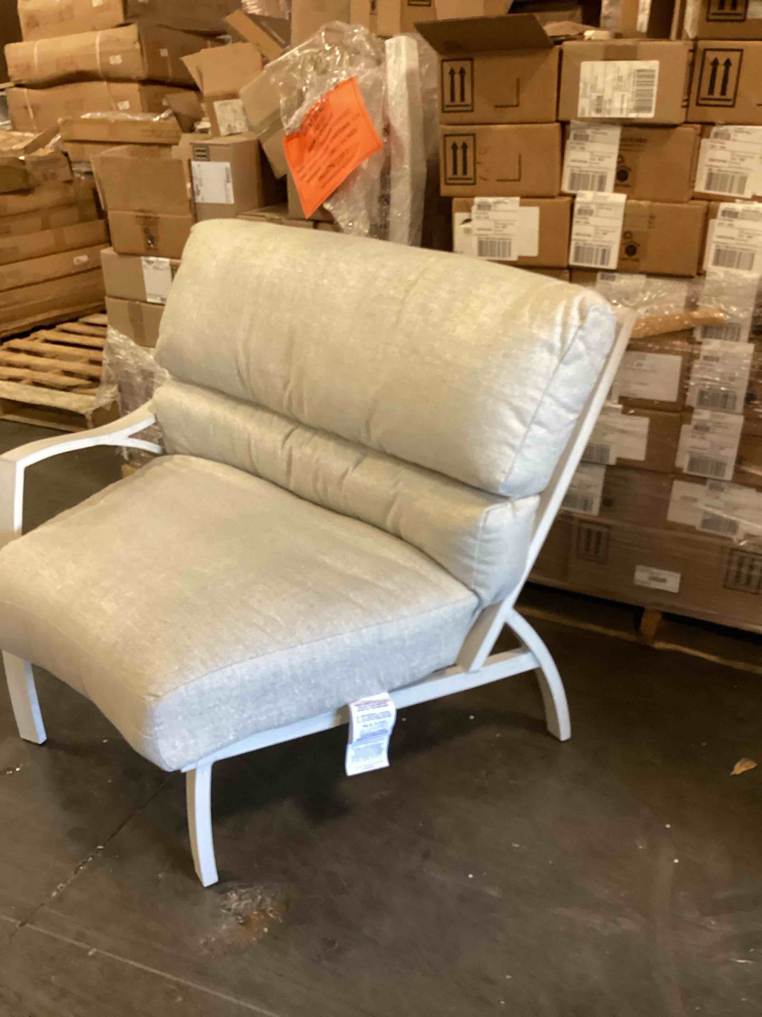 https://s3.amazonaws.com/lotting-images-prod/SectionalRightArmWicker_1752250878697.jpeg