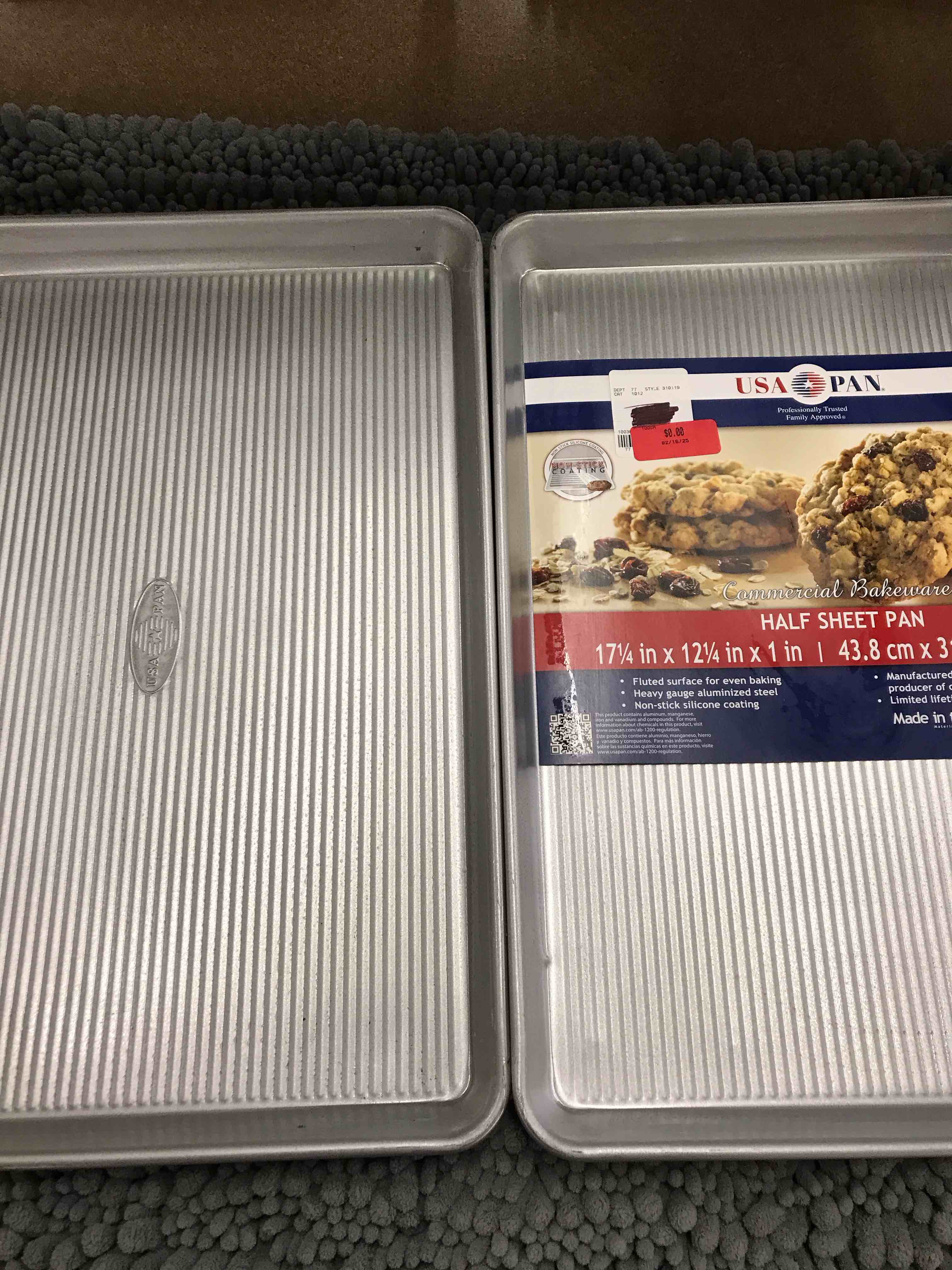 set of 2 cookie sheets 
