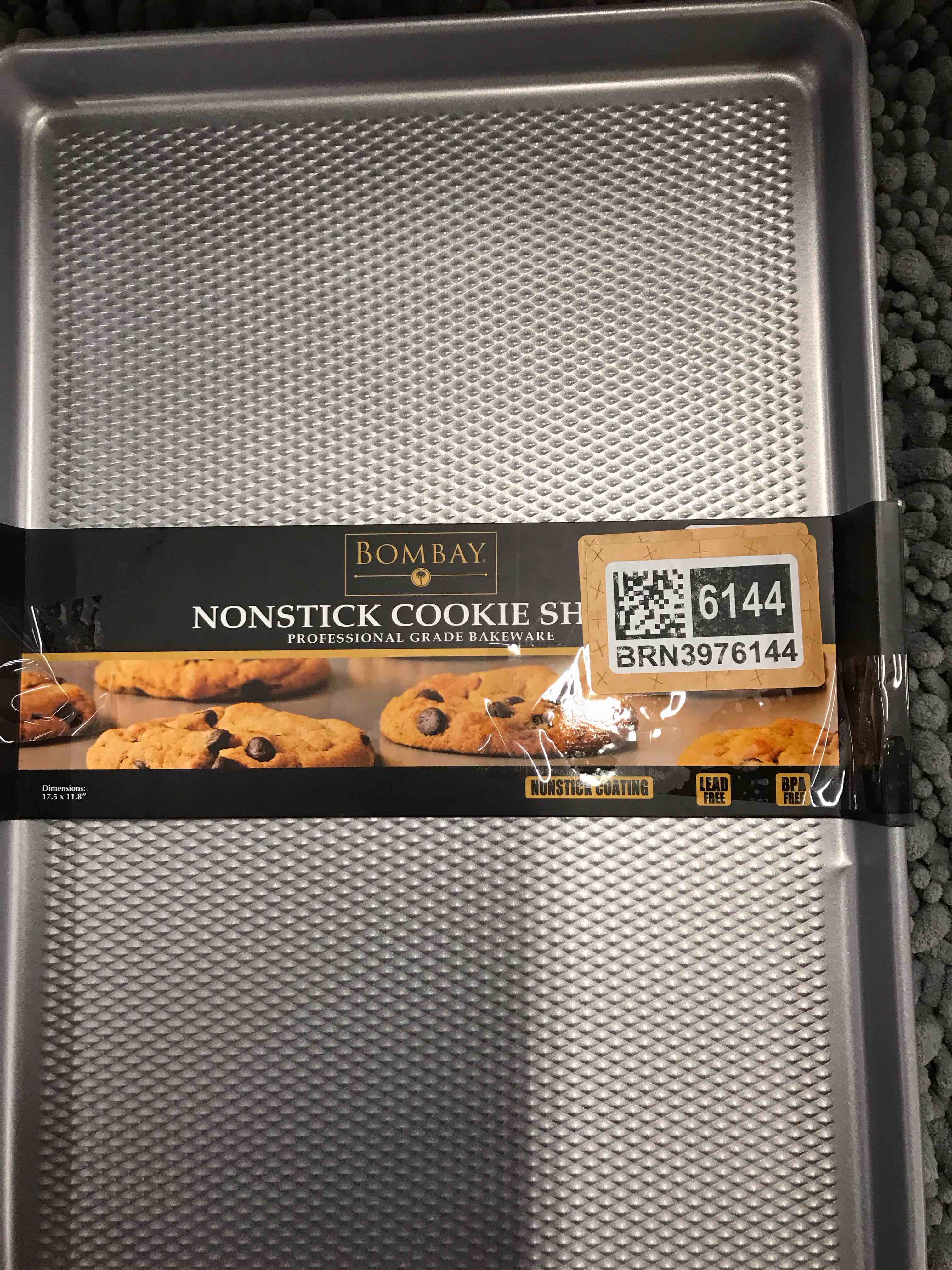 set of 2 cookie sheets 