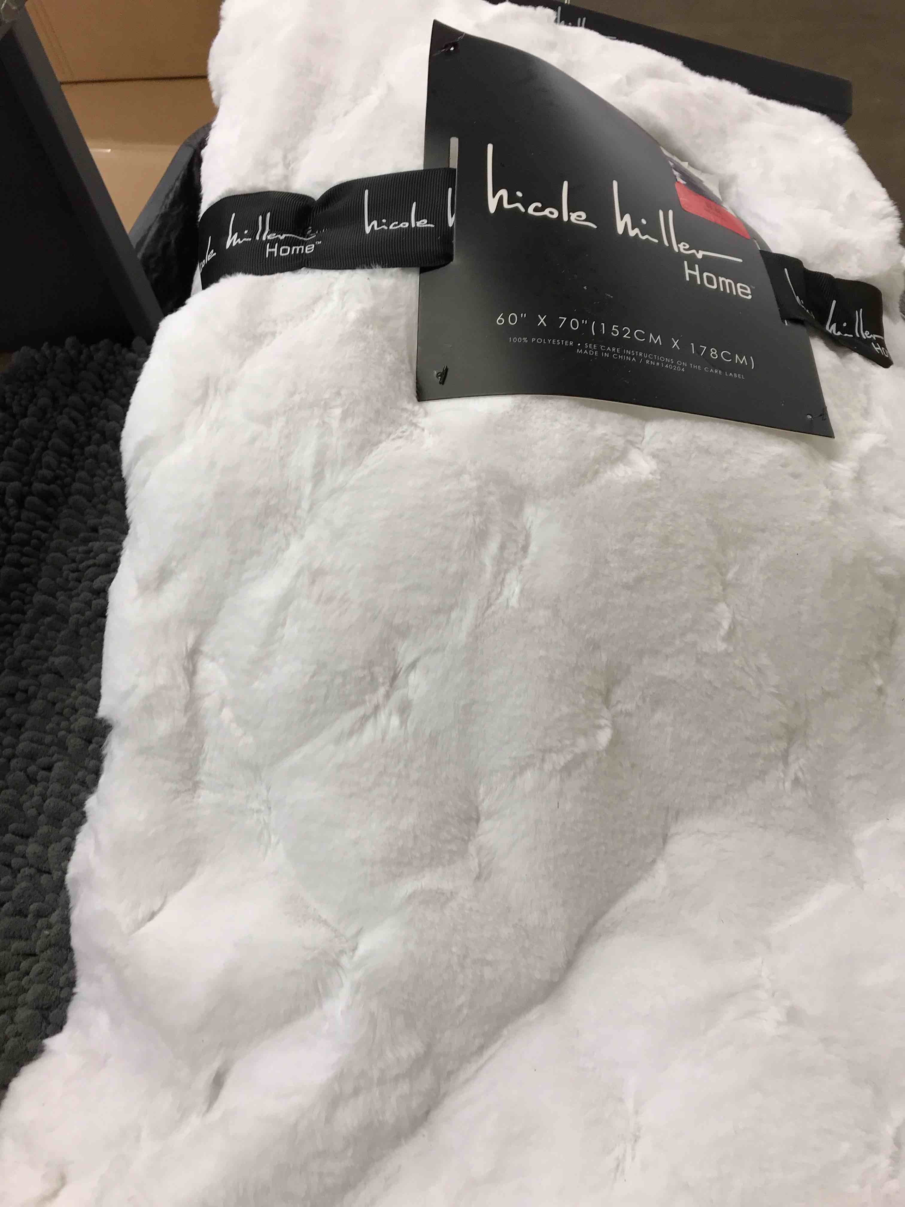 nicole miller plush blanket.    60x70”
