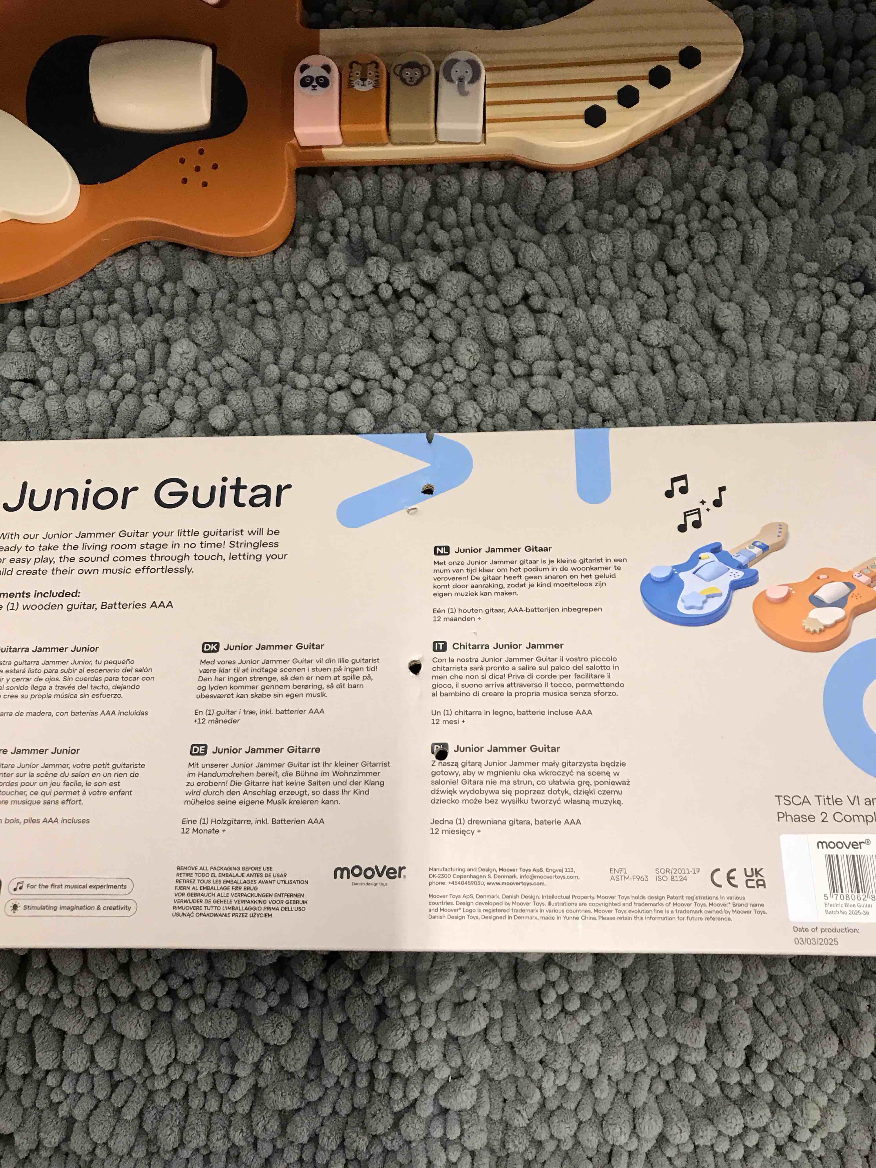 Condition photo showing Good Condition for moover Junior Guitar