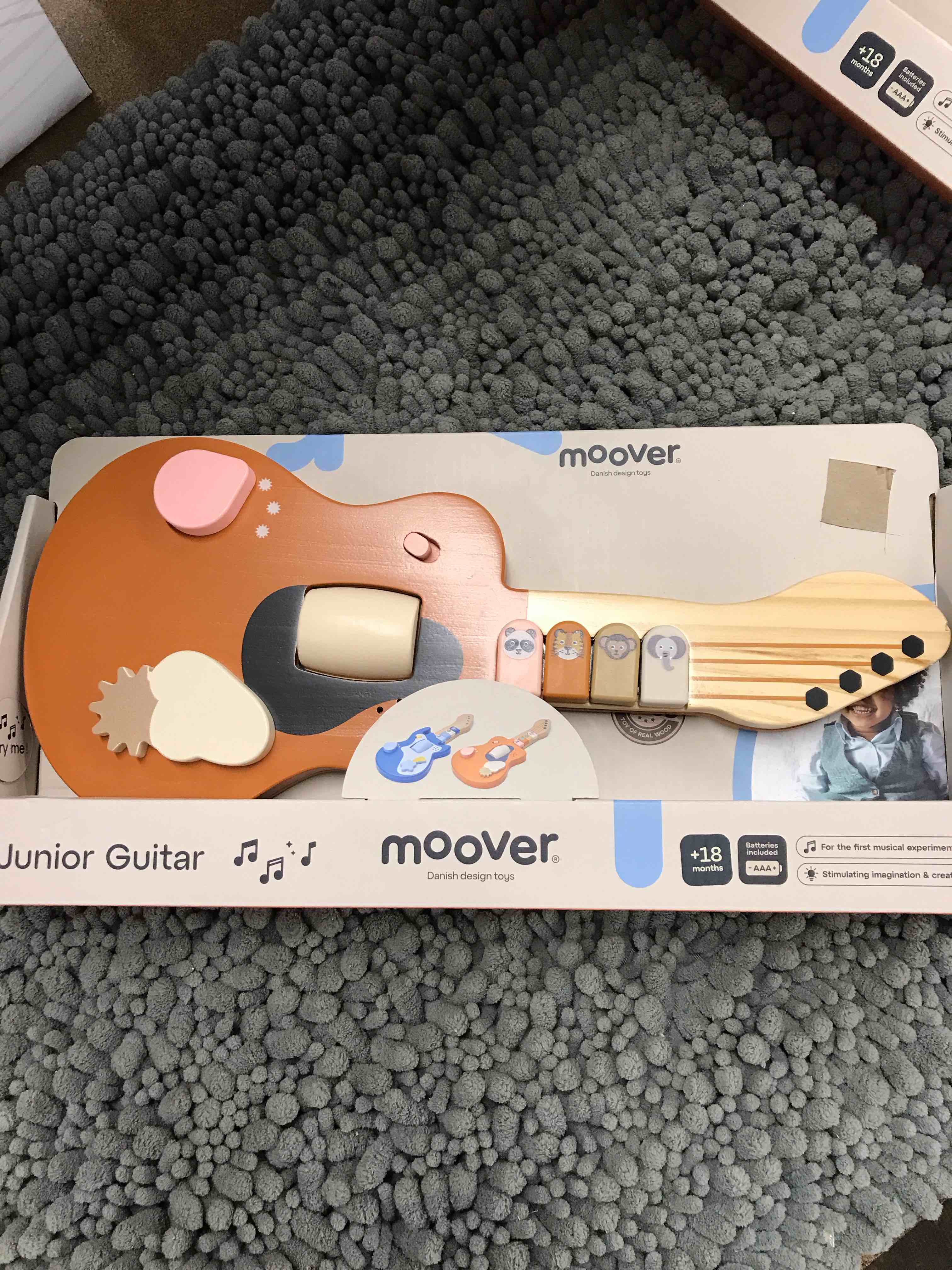 Condition photo showing Good Condition for moover Junior Guitar 