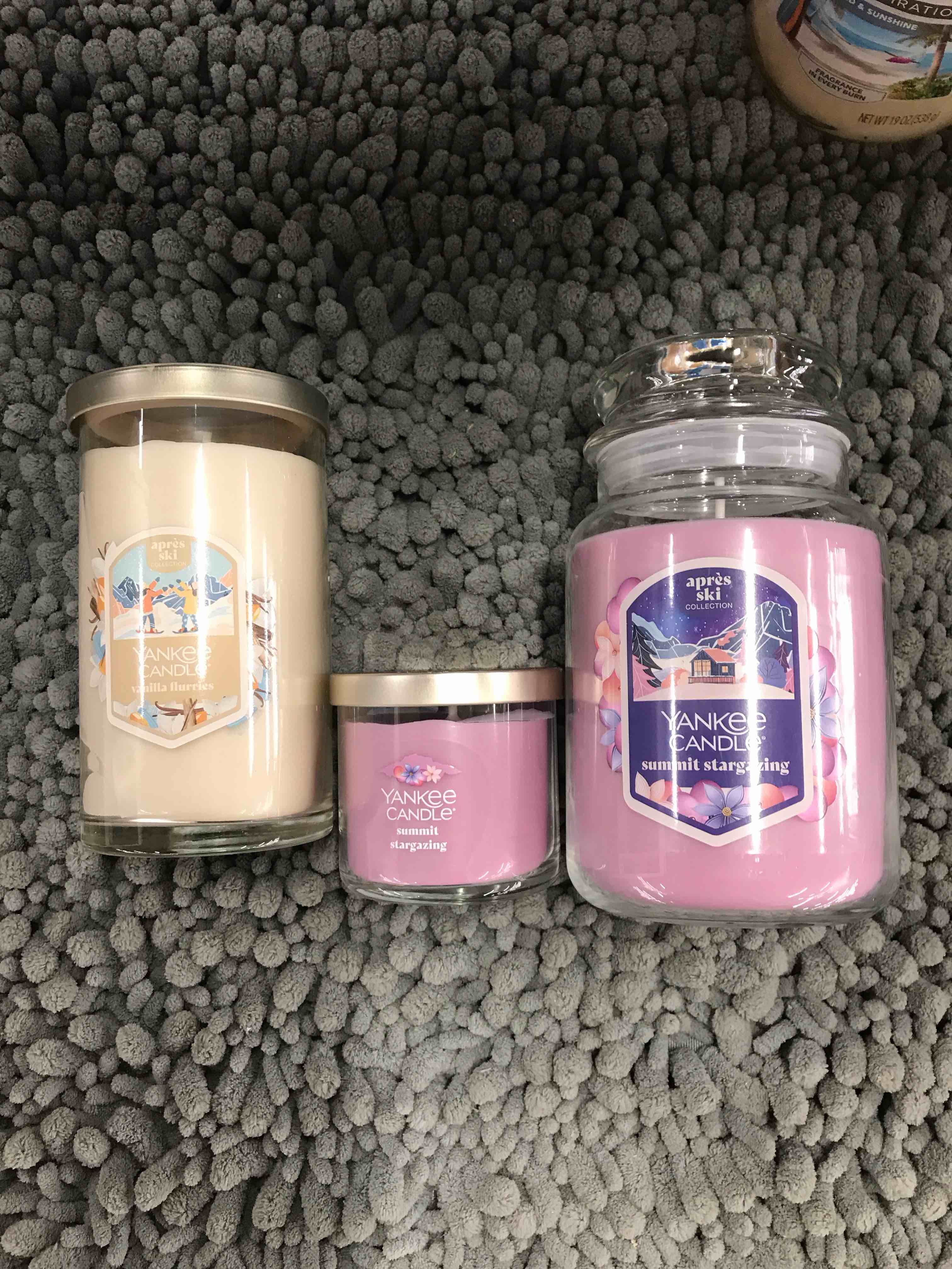 Condition photo showing Good Condition for Set of 3 Yankee Candles 