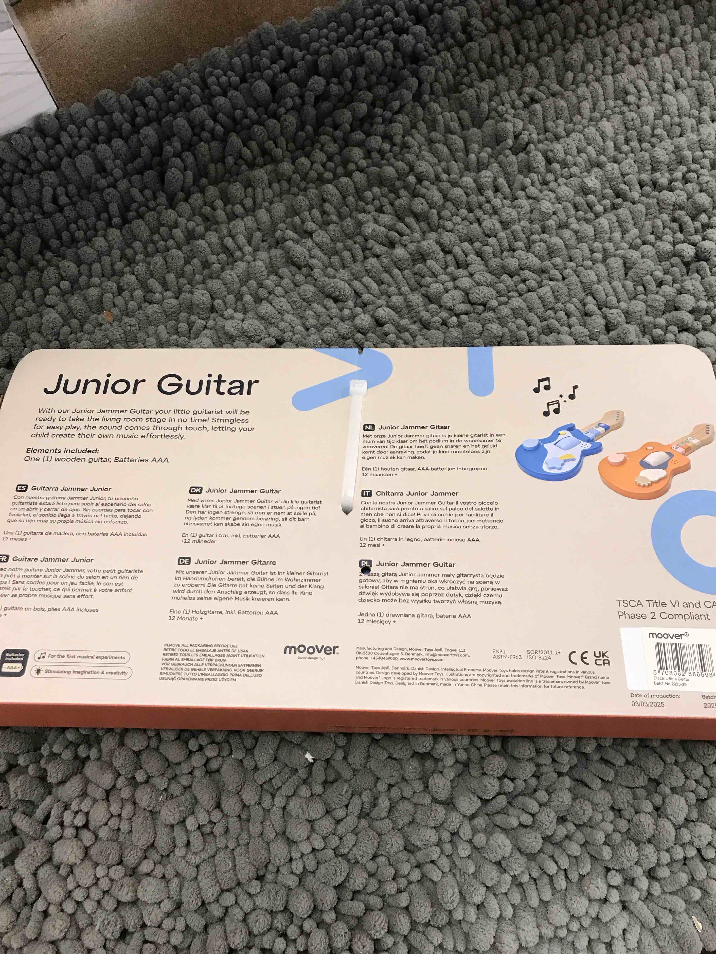 Condition photo showing Good Condition for moover Junior Guitar 