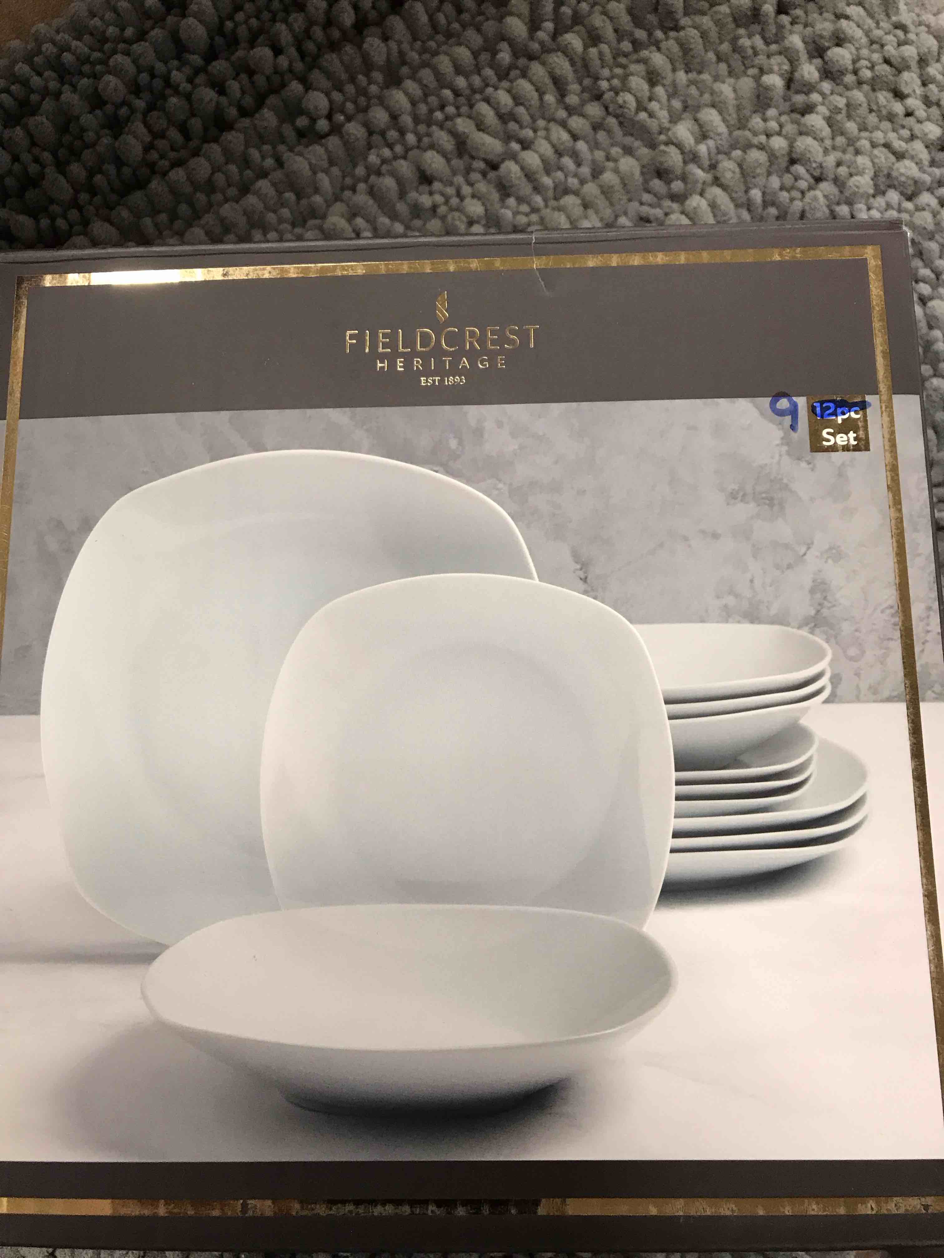 9 Piece Dinnerware Set