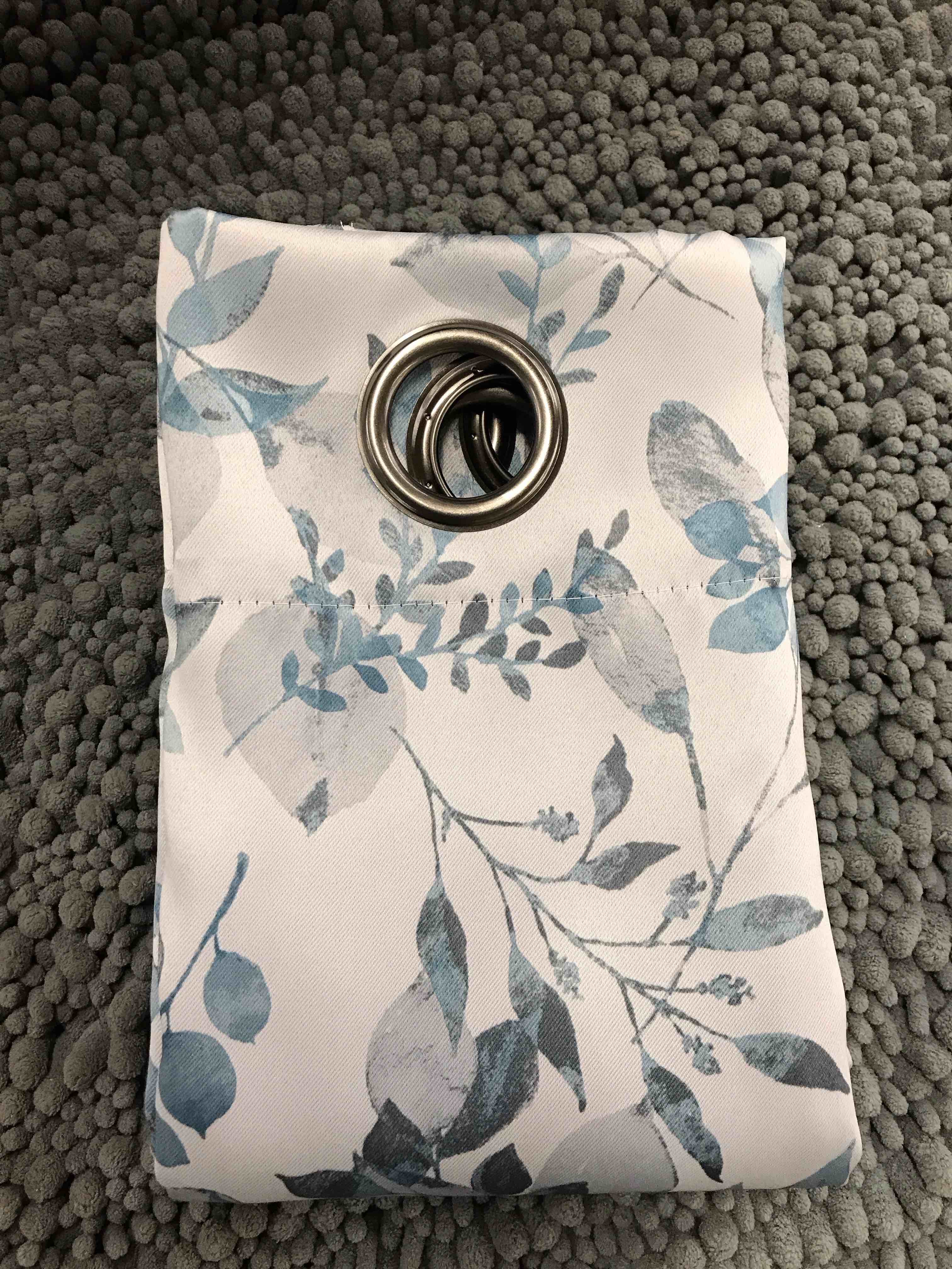 Condition photo showing Good Condition for 1 Panel Blackout Curtain 40x84”