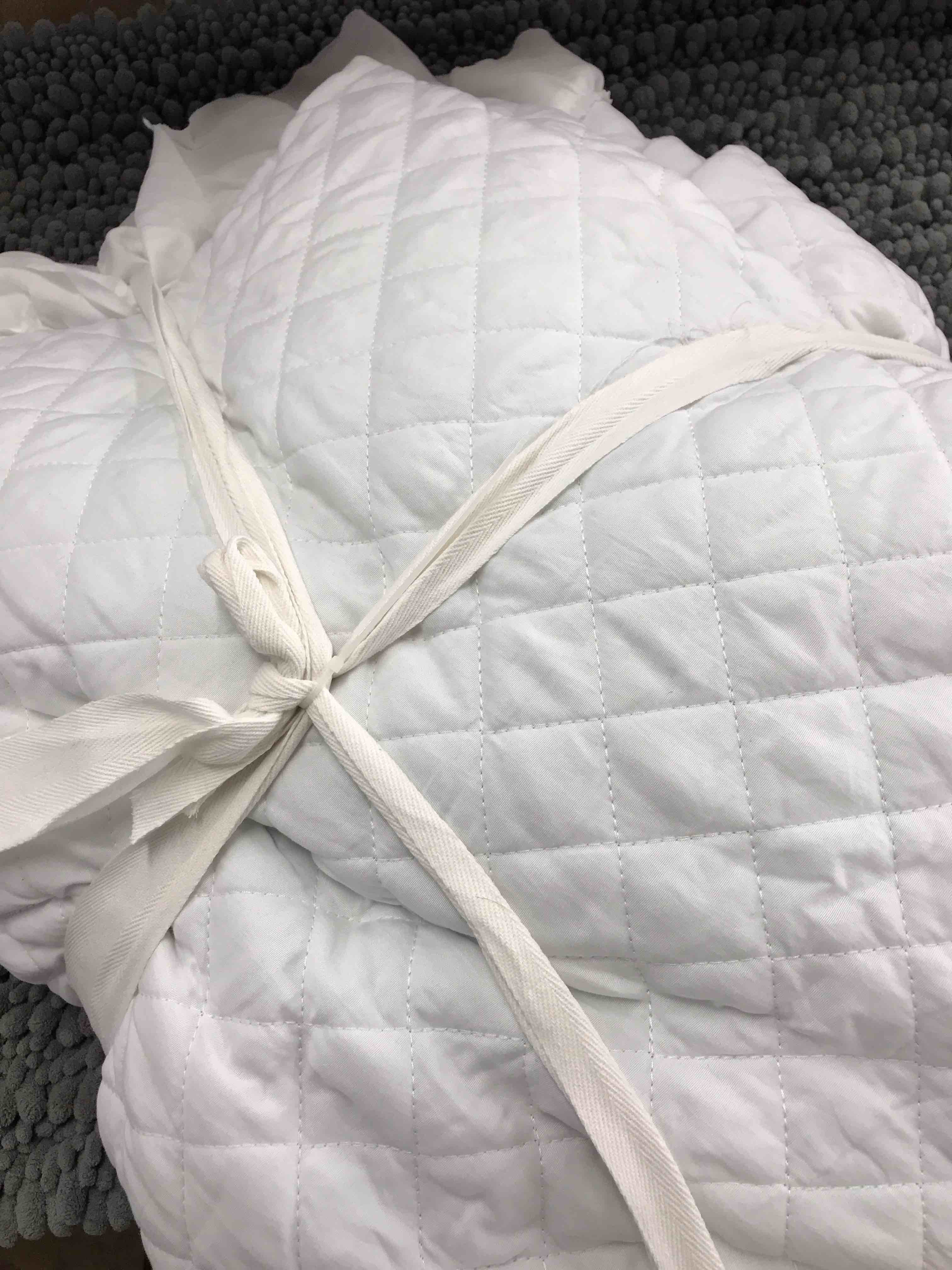 Condition photo showing Good Condition for Full/Queen 3 Piece Quilt Set