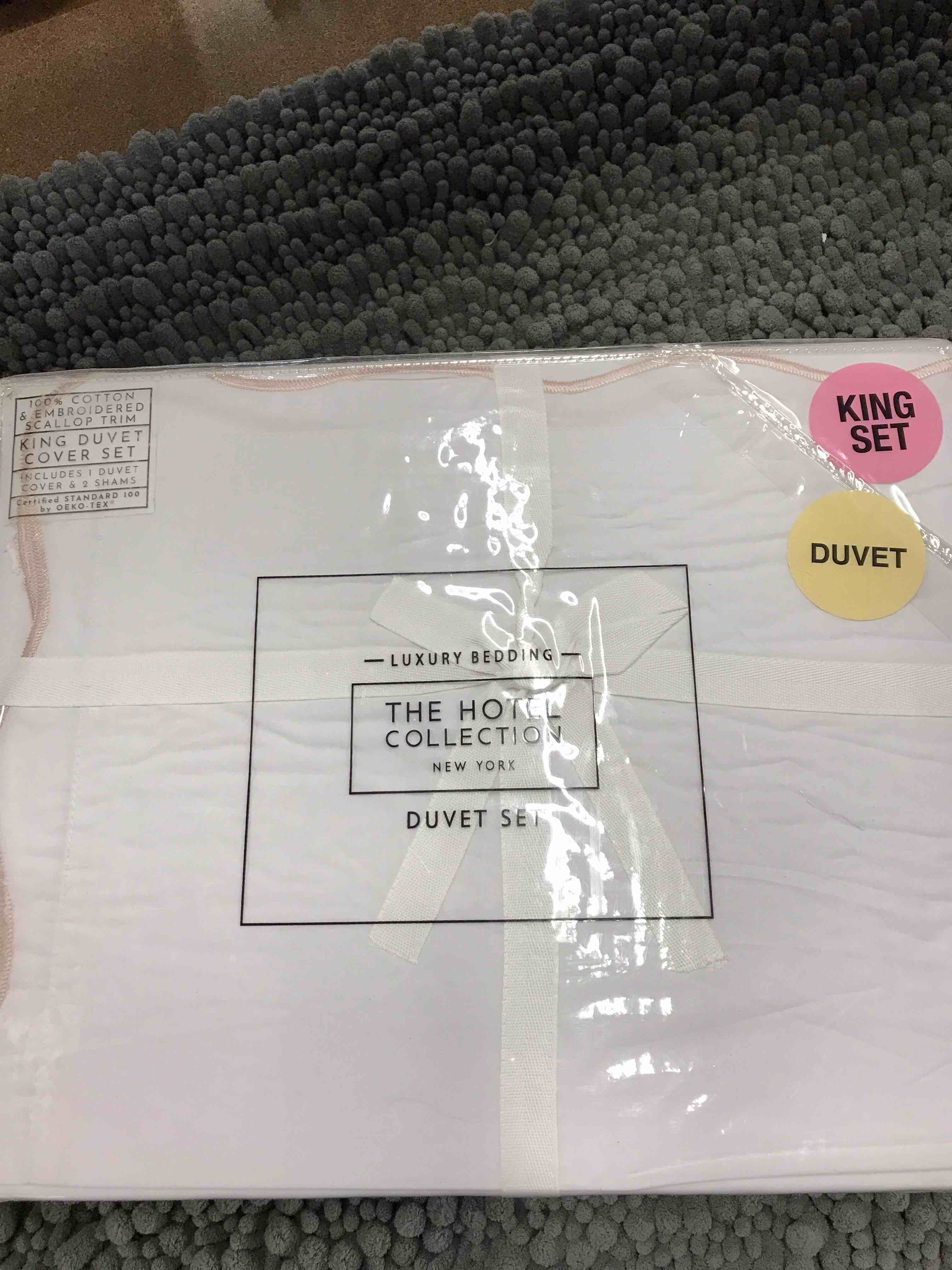 Condition photo showing New/Like New for King Duvet Set