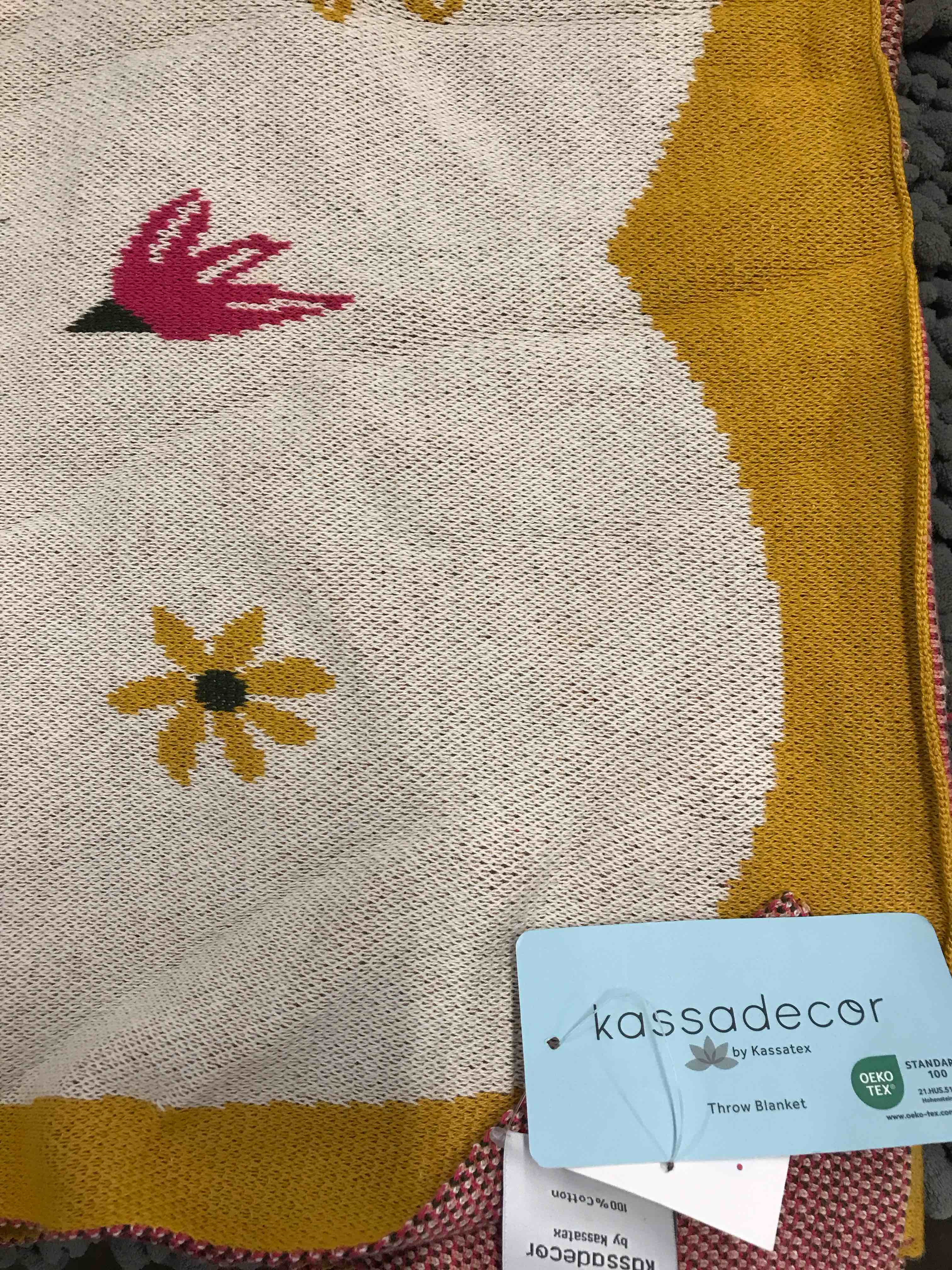 Condition photo showing Good Condition for Easter Throw