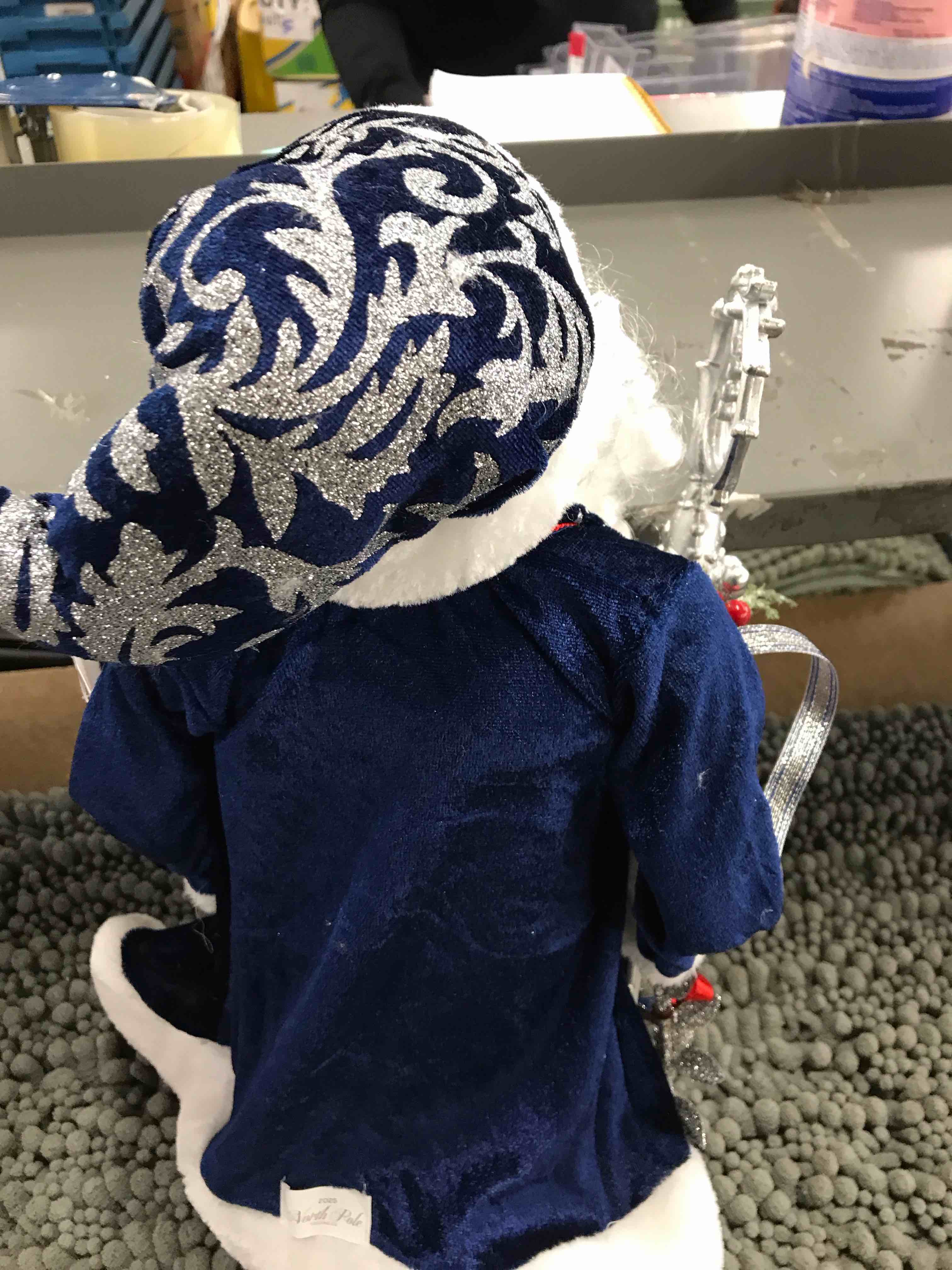 Condition photo showing Good Condition for Christmas Decor