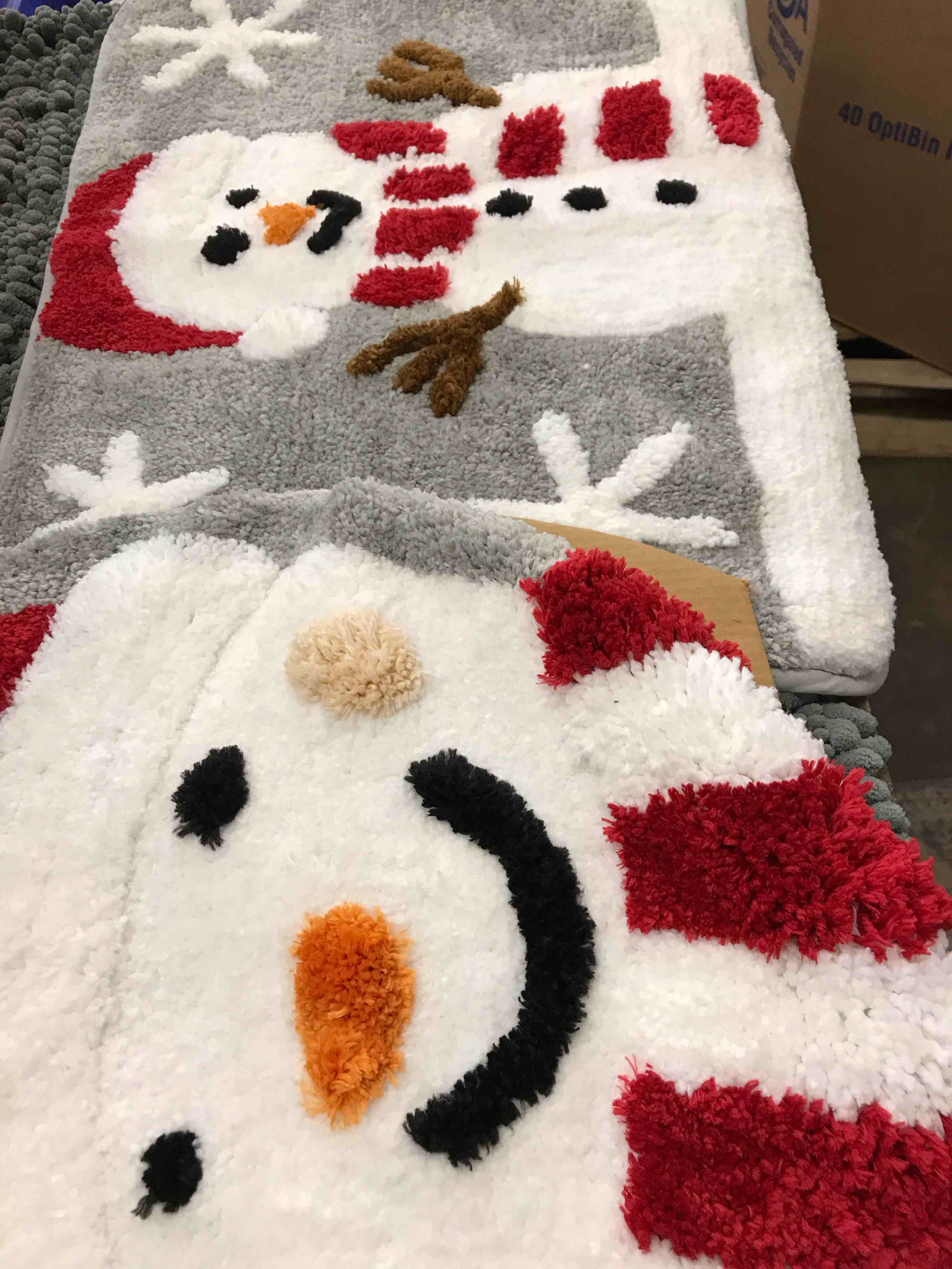 Condition photo showing As Is for Christmas Toilet Seat Cover and Rug