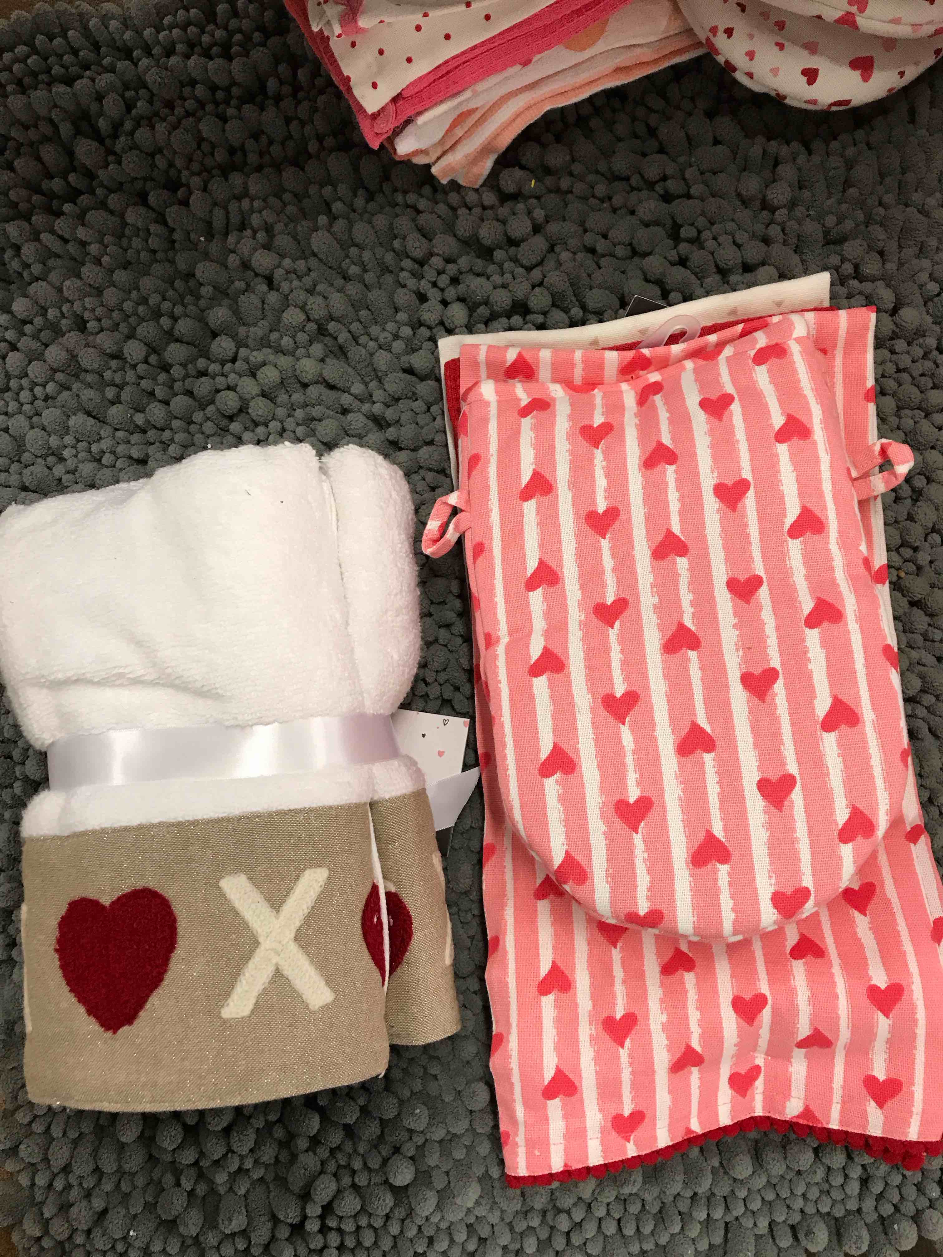 Condition photo showing As Is for 2 Sets of Nicole Miller Towels and Oven Mits