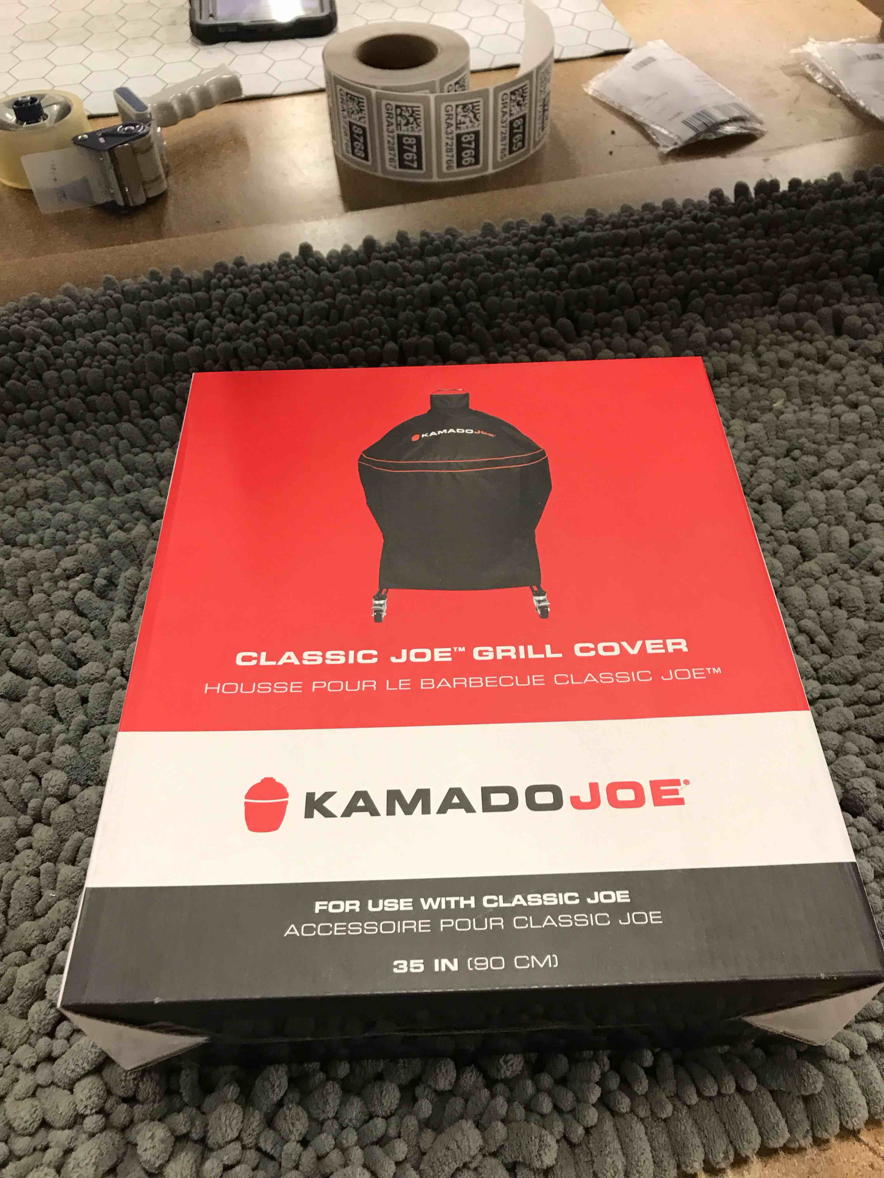 Kamado Joe Classic Joe Series 18-inch Ceramic Charcoal Grill and Smoker Durable Polyester Grill Cover with Adjustable Buckle in Black, Model KJ-GC23BWFS