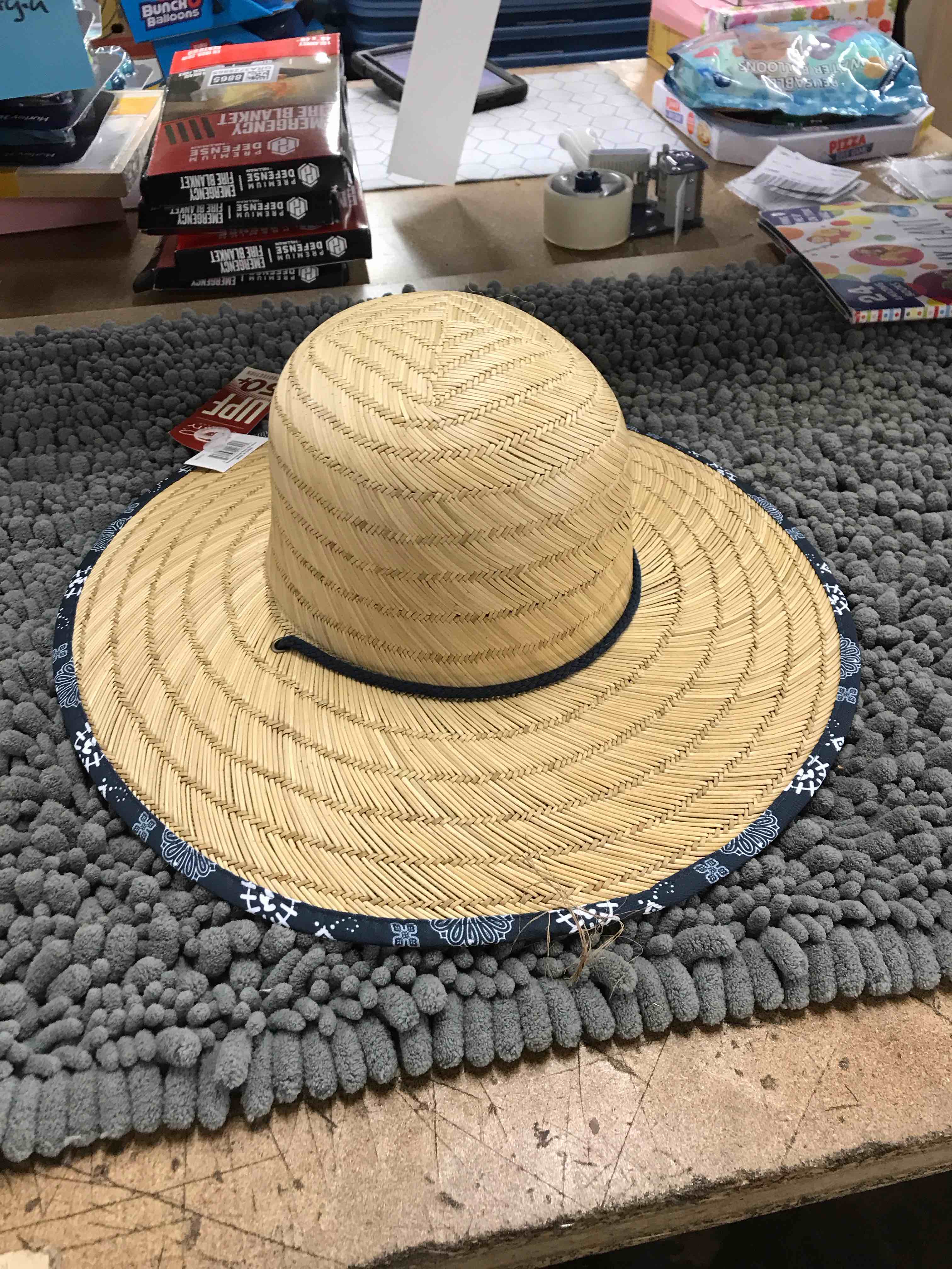 Condition photo showing Good Condition for assorted Sun hat