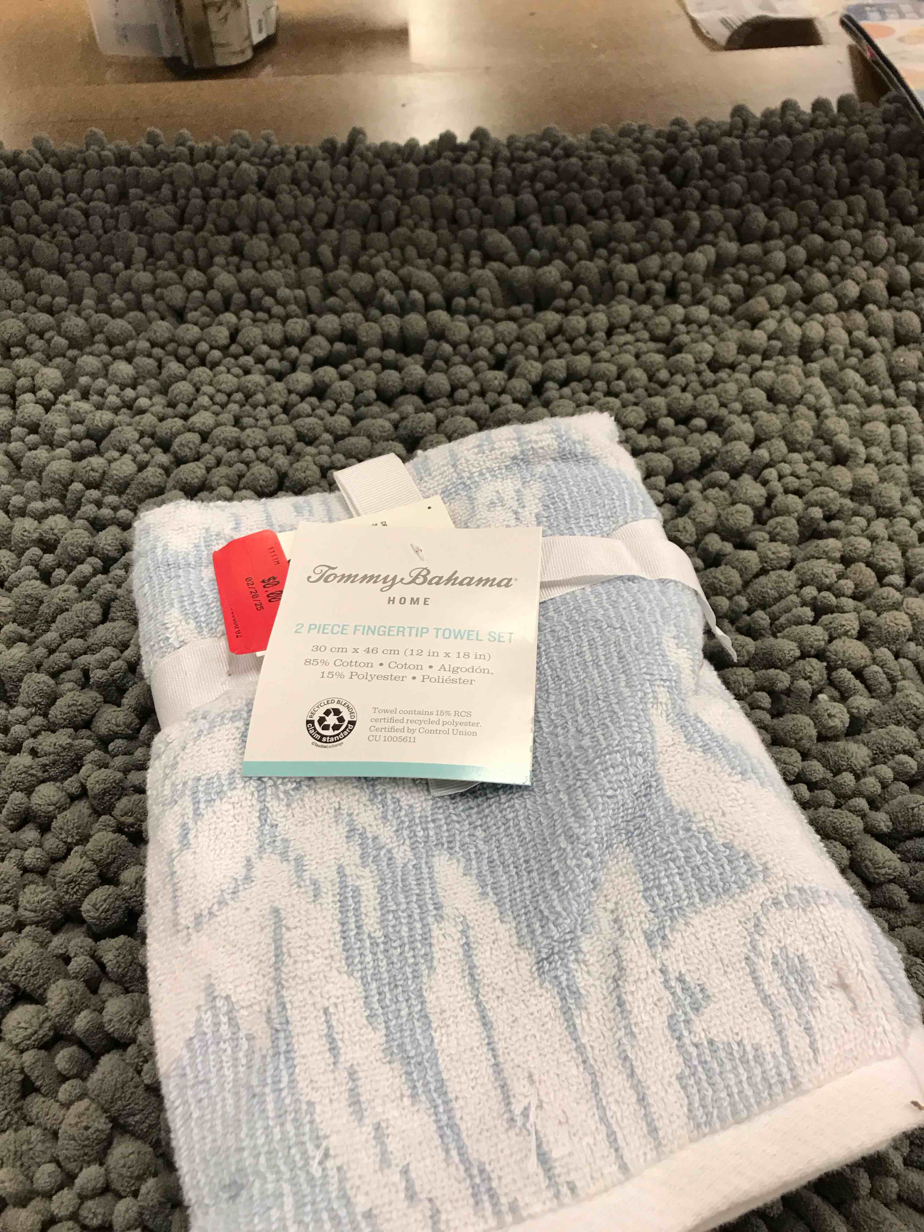 Condition photo showing Good Condition for 2 pc towel set