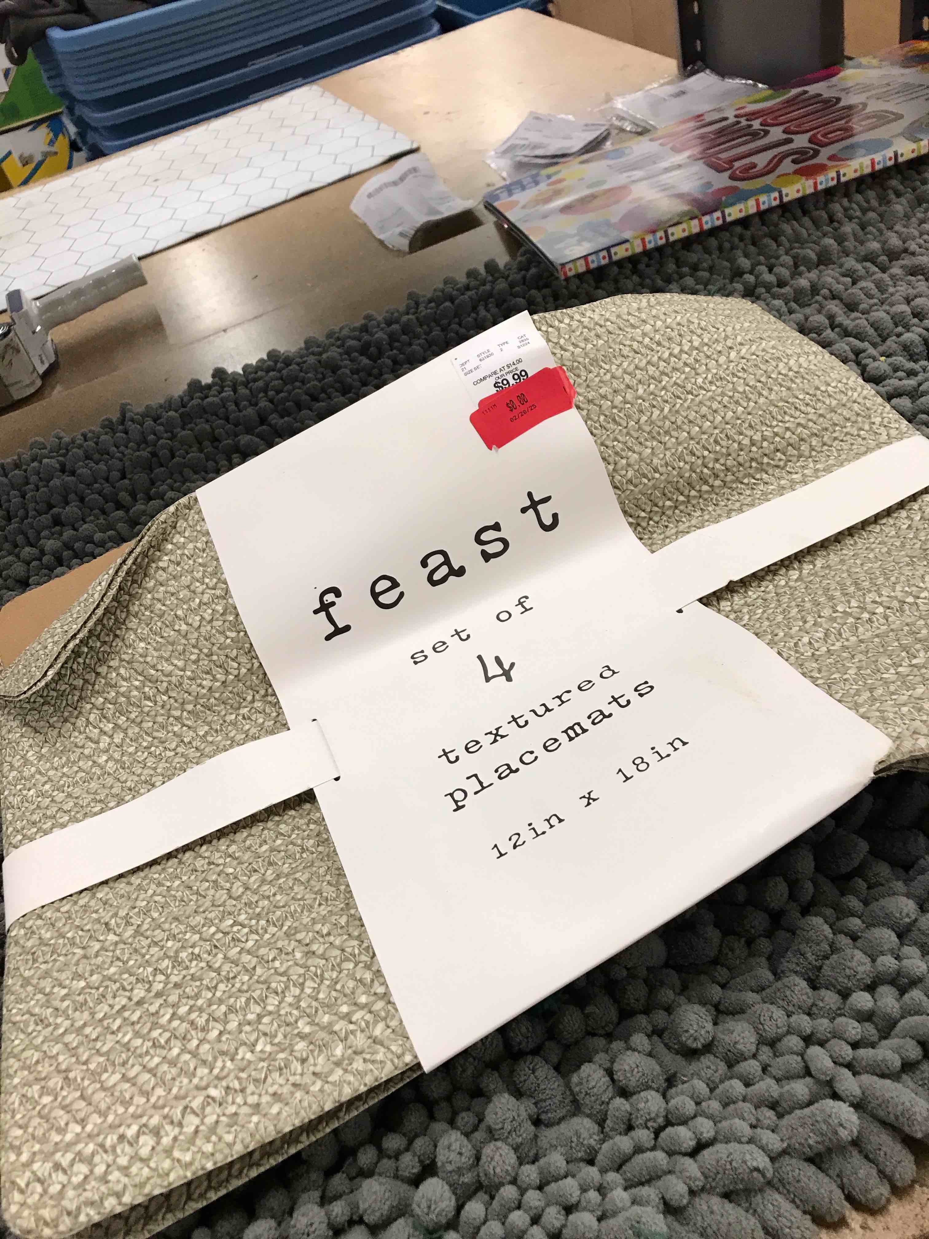 Condition photo showing Good Condition for set of 4 textured placemats