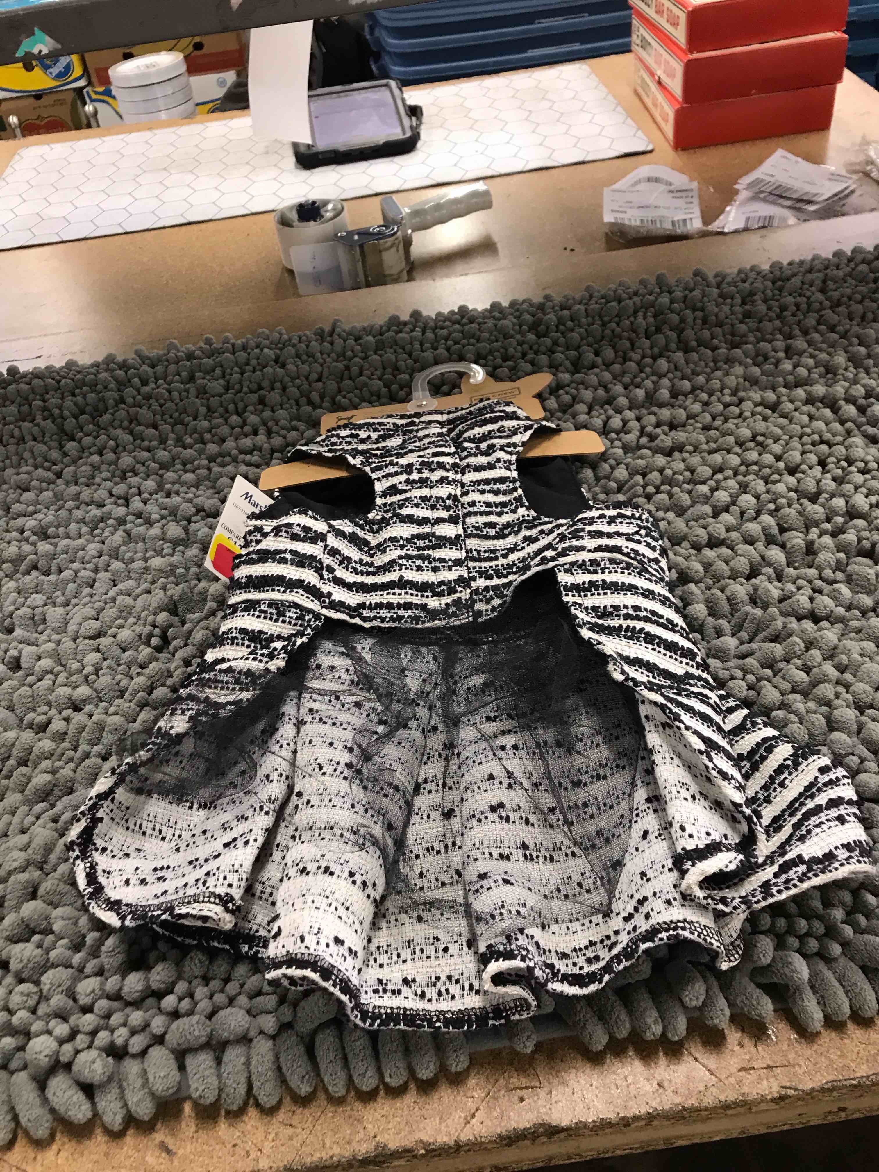 Condition photo showing Good Condition for size large dress dog apparel