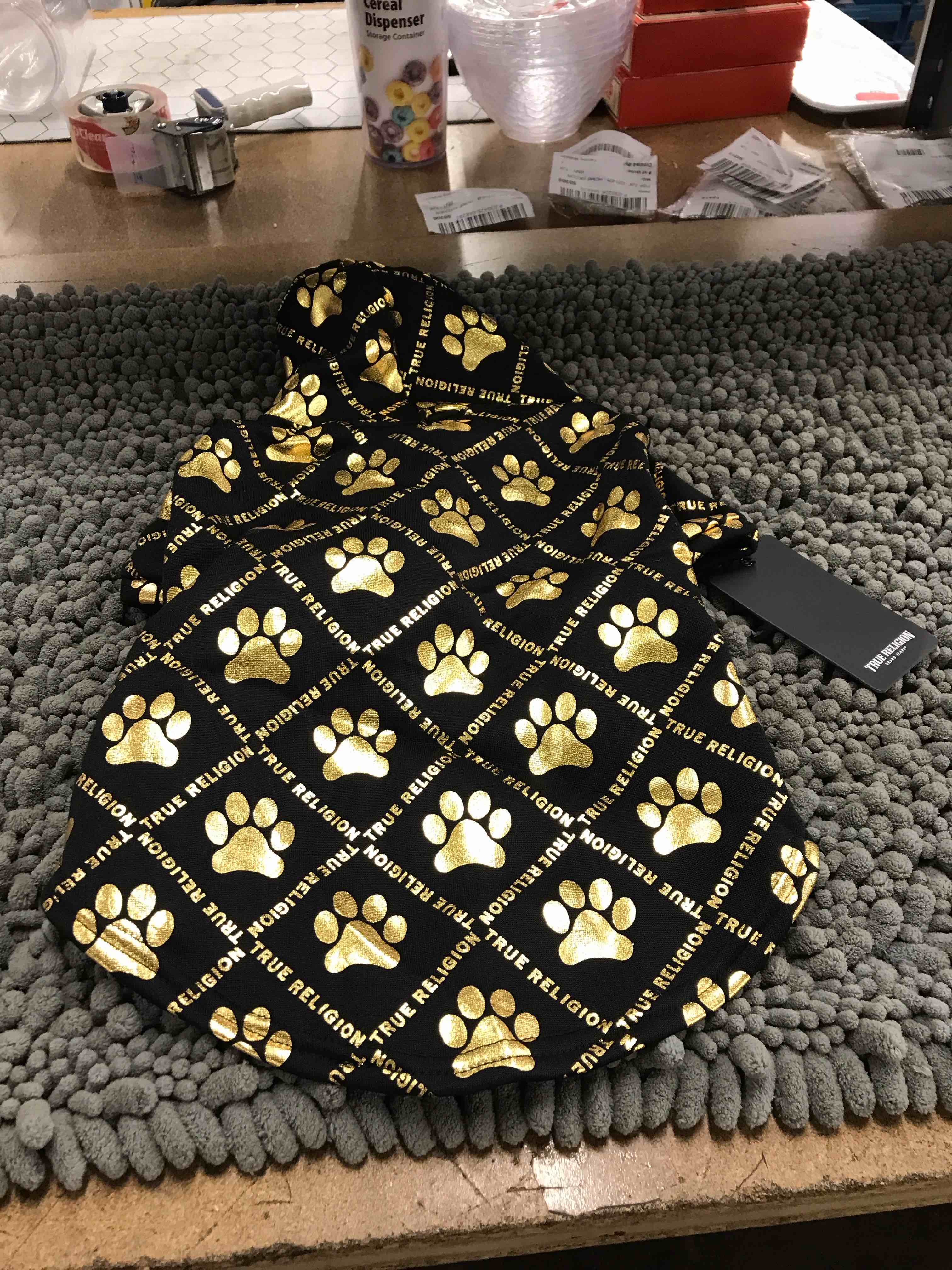 Condition photo showing New/Like New for size xl pet hoodie