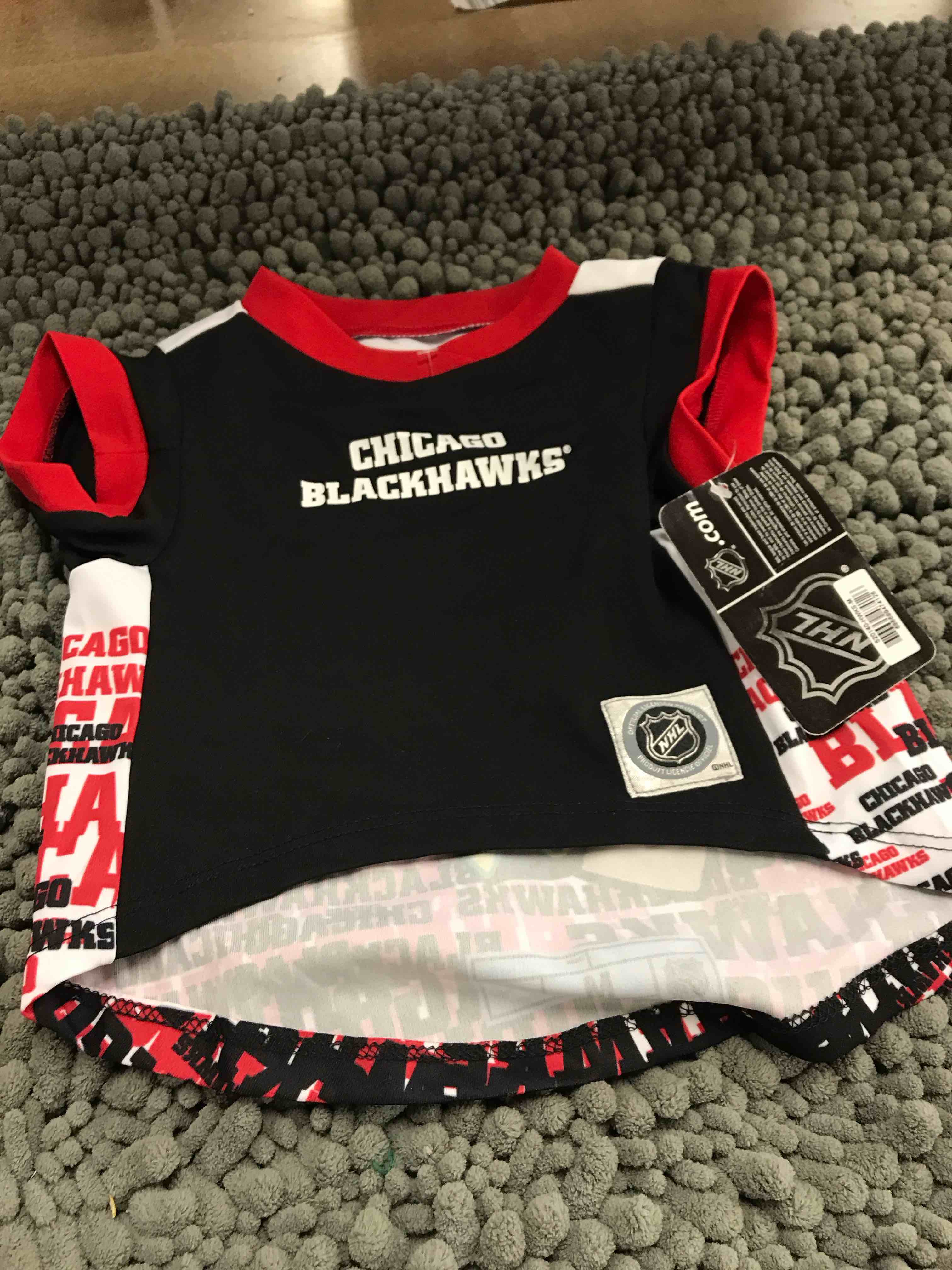 Condition photo showing New/Like New for size medium blackhawks dog outerwear