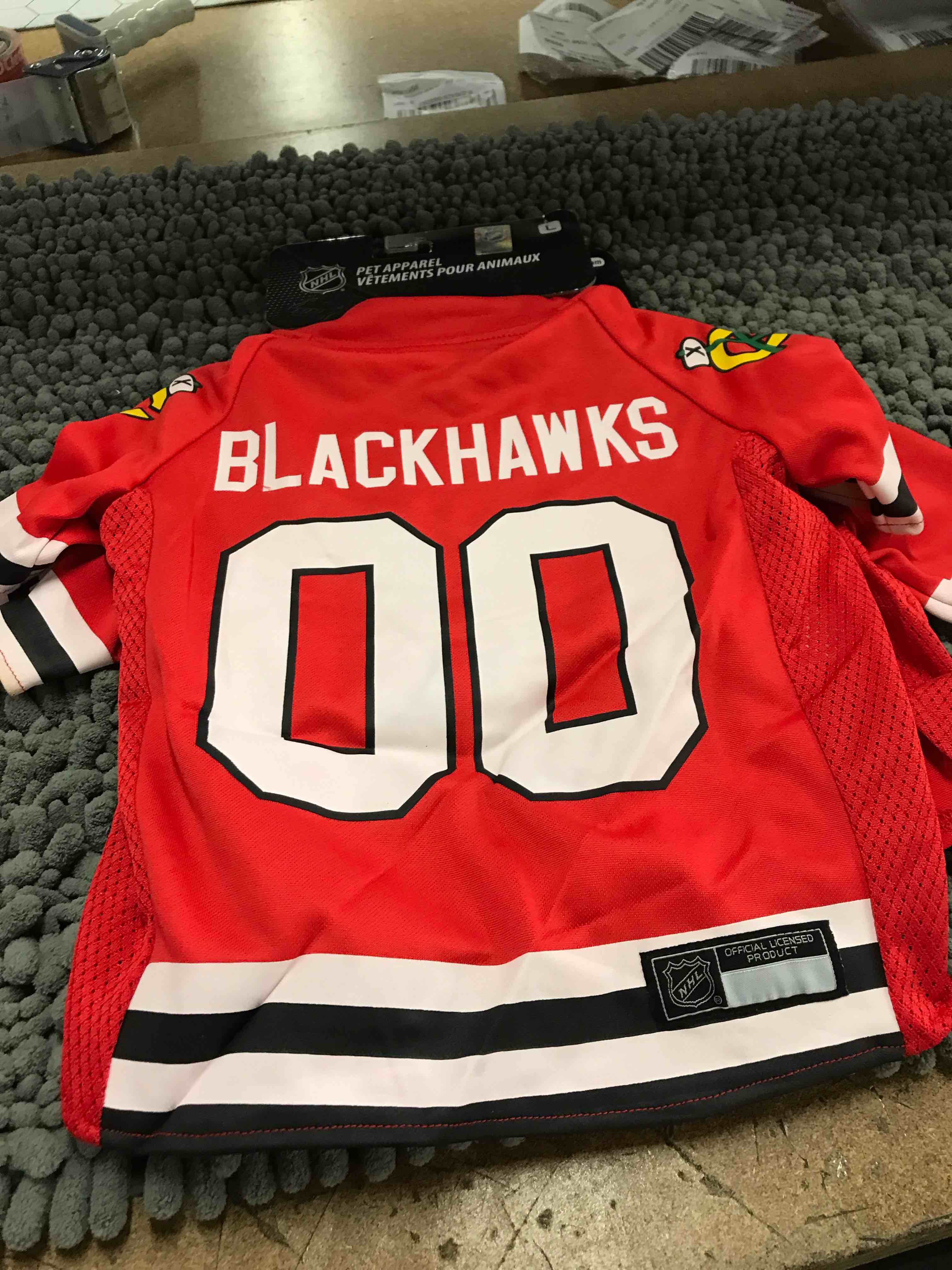 Condition photo showing Good Condition for Blackhawks pet jersey