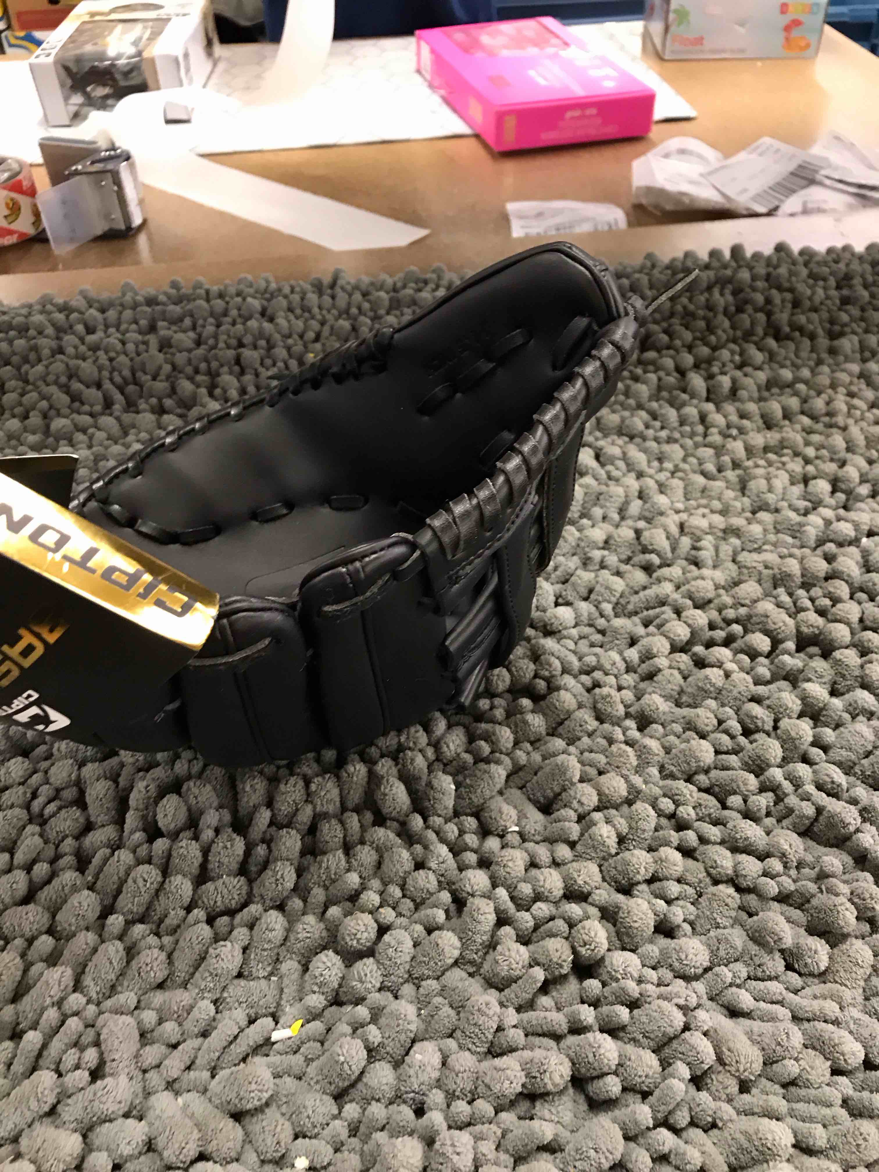 Condition photo showing Good Condition for baseball glov