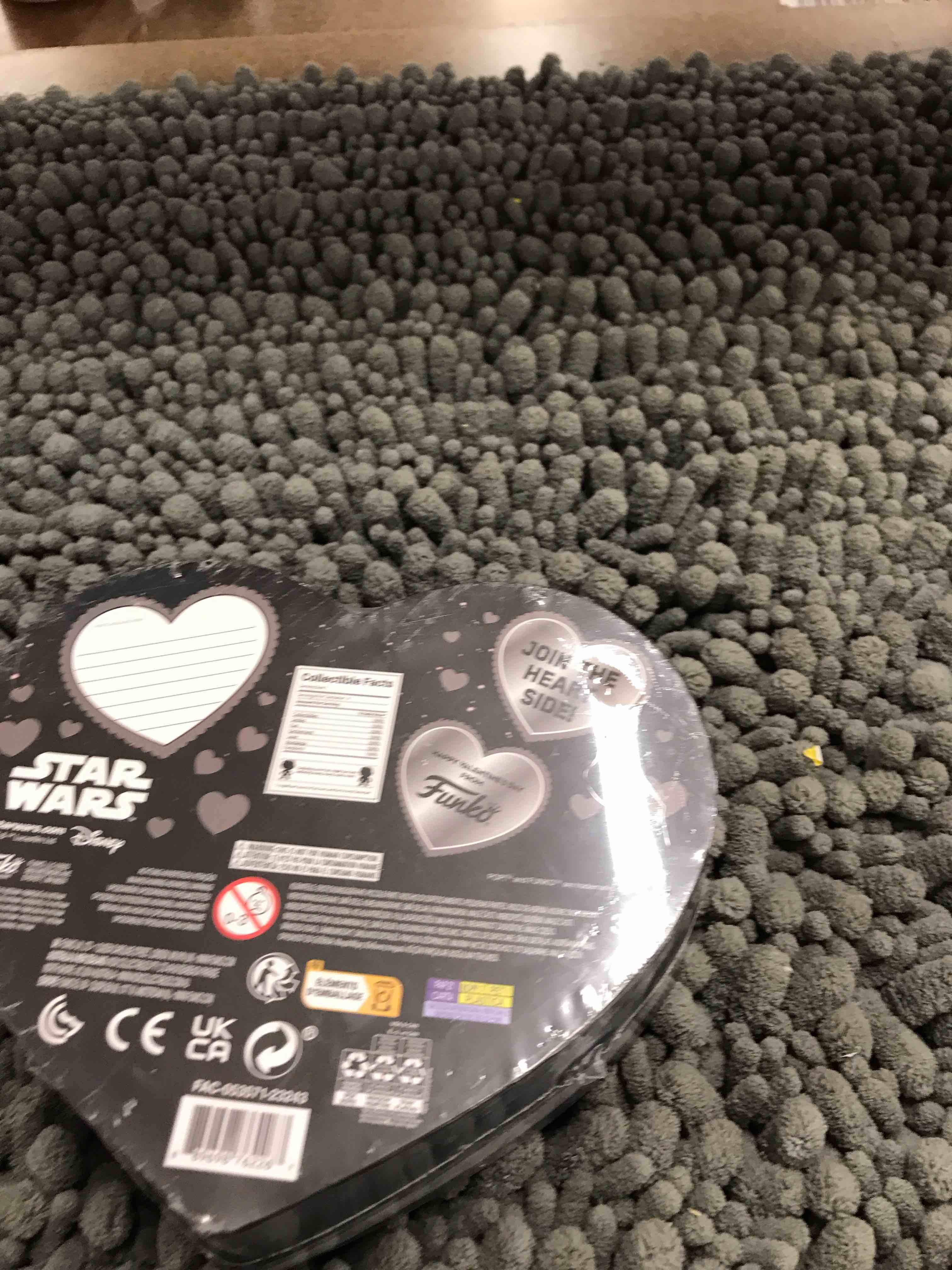 Condition photo showing New/Like New for 4 pack Star Wars vinyl figures