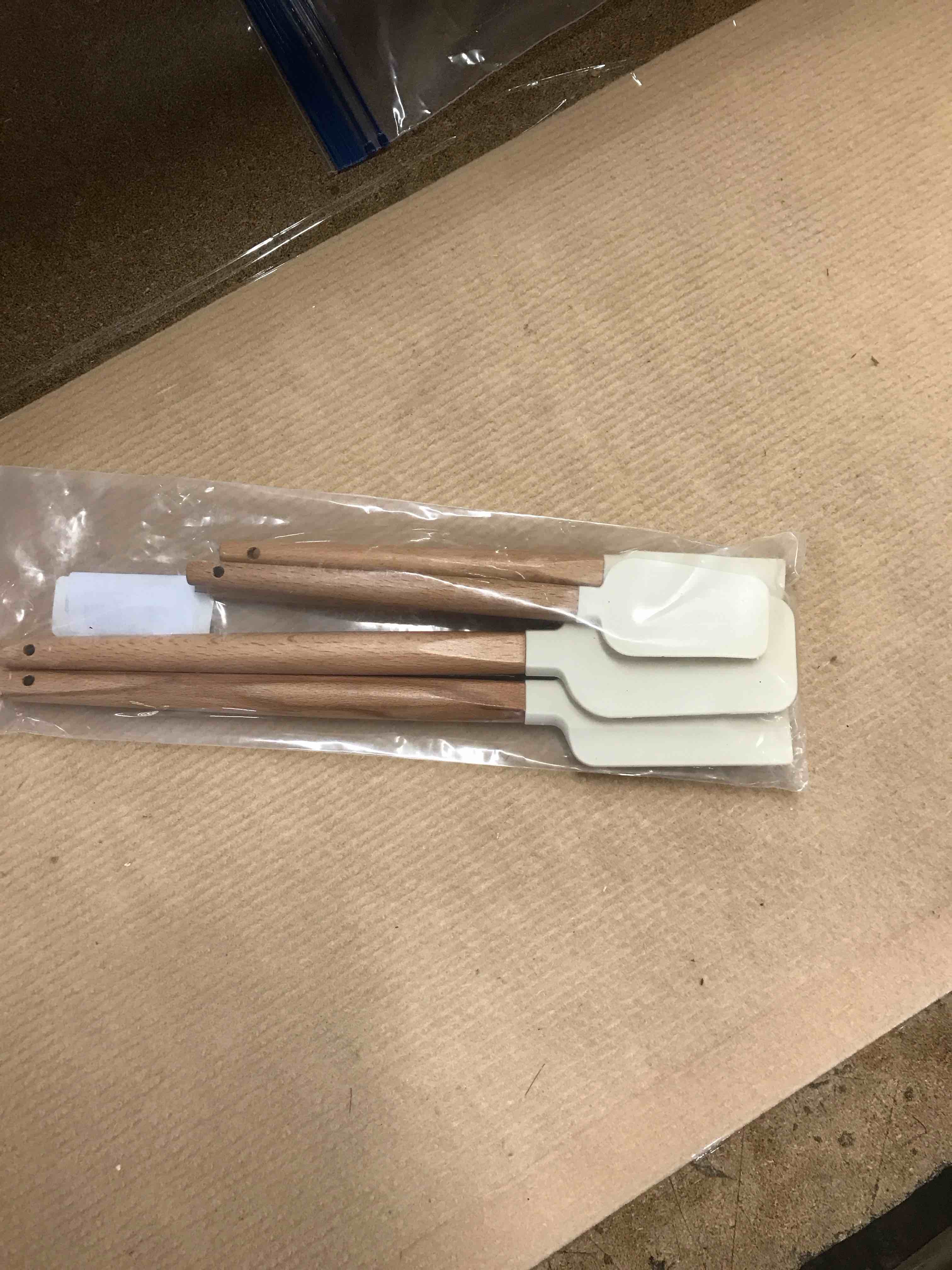 Condition photo showing New/Like New for Spatulas