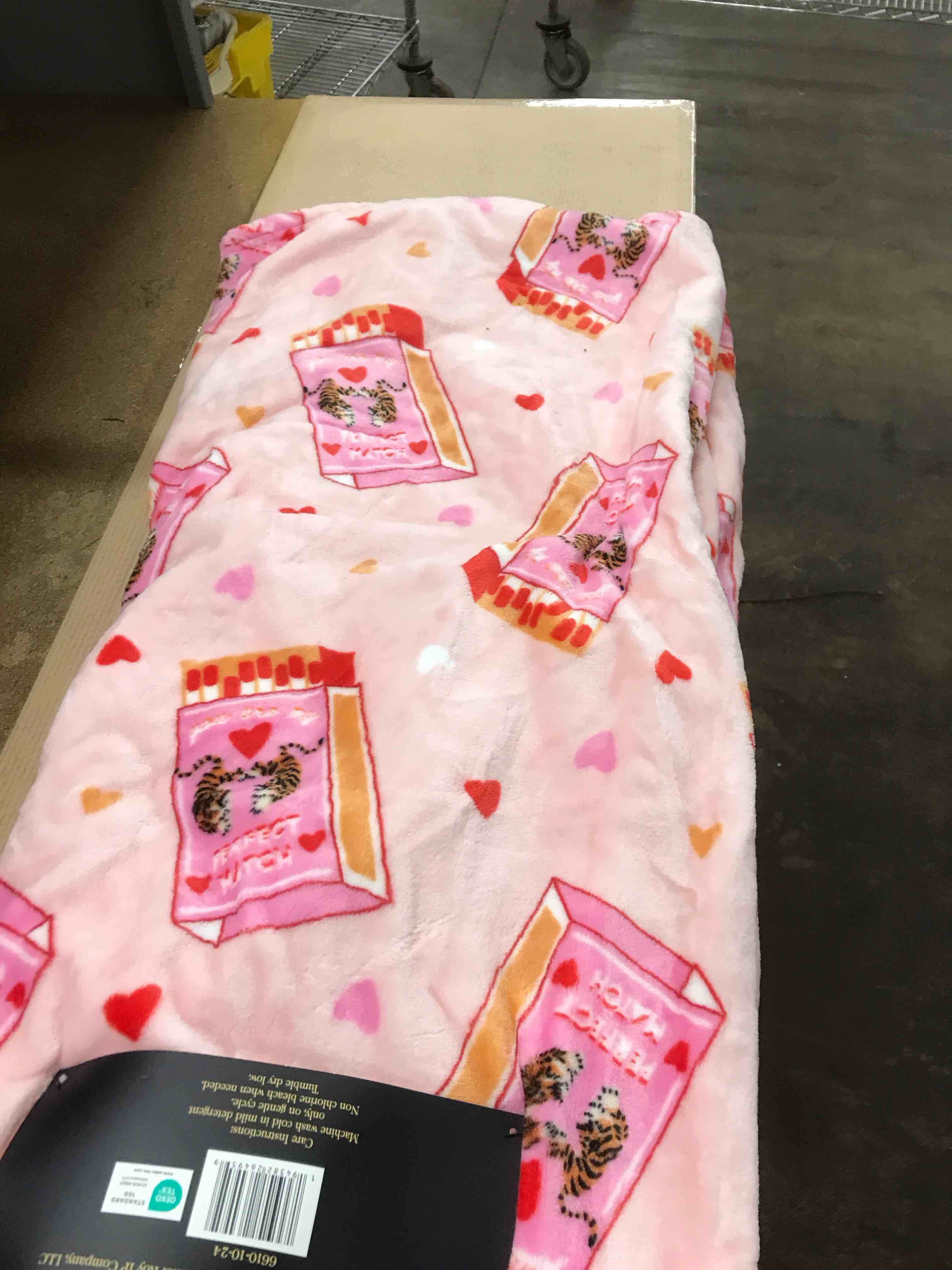 Condition photo showing New/Like New for Plush Throw 